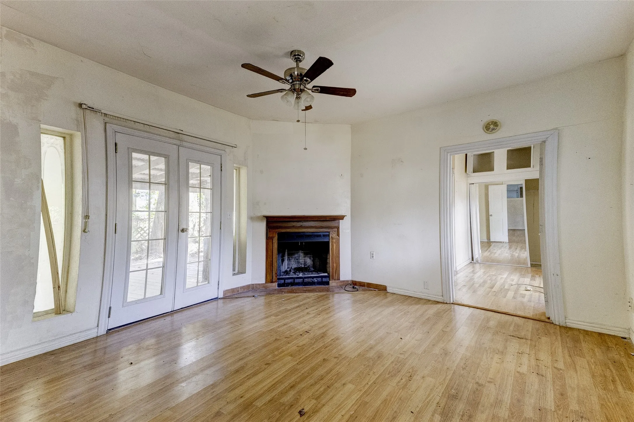 Single Family Residence For Sale in Henderson County , 612 Legendary Lane, Gun Barrel City, Texas 75156, 2 Bedroom, 2 Bathroom, 2 Garage spaces, 1,496 Sqft, built in 1970, mls#21367270, Real Estate Agent in Gun Barrel City, Homes For Sale in Henderson county, Homes For Sale in Gun Barrel City, Realtor in Gun Barrel City Texas, Real Estate Brokerage Independent Realty Texas, Luminita Cordes Realtor