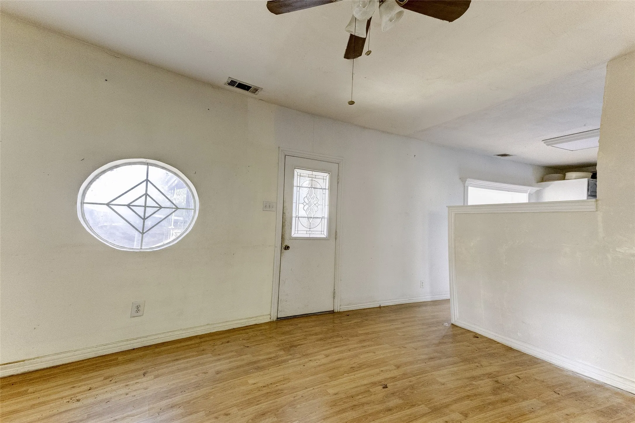 Single Family Residence For Sale in Henderson County , 612 Legendary Lane, Gun Barrel City, Texas 75156, 2 Bedroom, 2 Bathroom, 2 Garage spaces, 1,496 Sqft, built in 1970, mls#21367270, Real Estate Agent in Gun Barrel City, Homes For Sale in Henderson county, Homes For Sale in Gun Barrel City, Realtor in Gun Barrel City Texas, Real Estate Brokerage Independent Realty Texas, Luminita Cordes Realtor