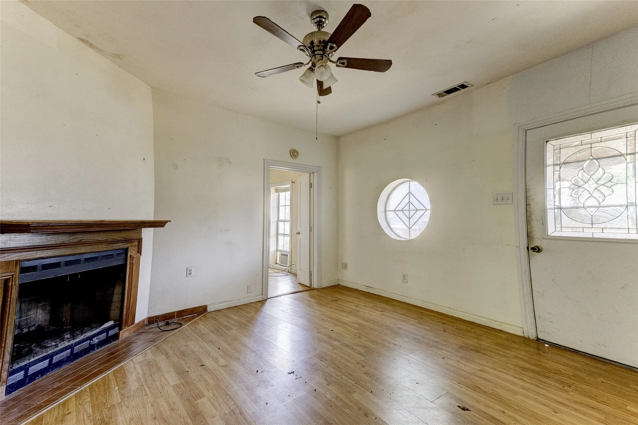 Single Family Residence For Sale in Henderson County , 612 Legendary Lane, Gun Barrel City, Texas 75156, 2 Bedroom, 2 Bathroom, 2 Garage spaces, 1,496 Sqft, built in 1970, mls#21367270, Real Estate Agent in Gun Barrel City, Homes For Sale in Henderson county, Homes For Sale in Gun Barrel City, Realtor in Gun Barrel City Texas, Real Estate Brokerage Independent Realty Texas, Luminita Cordes Realtor