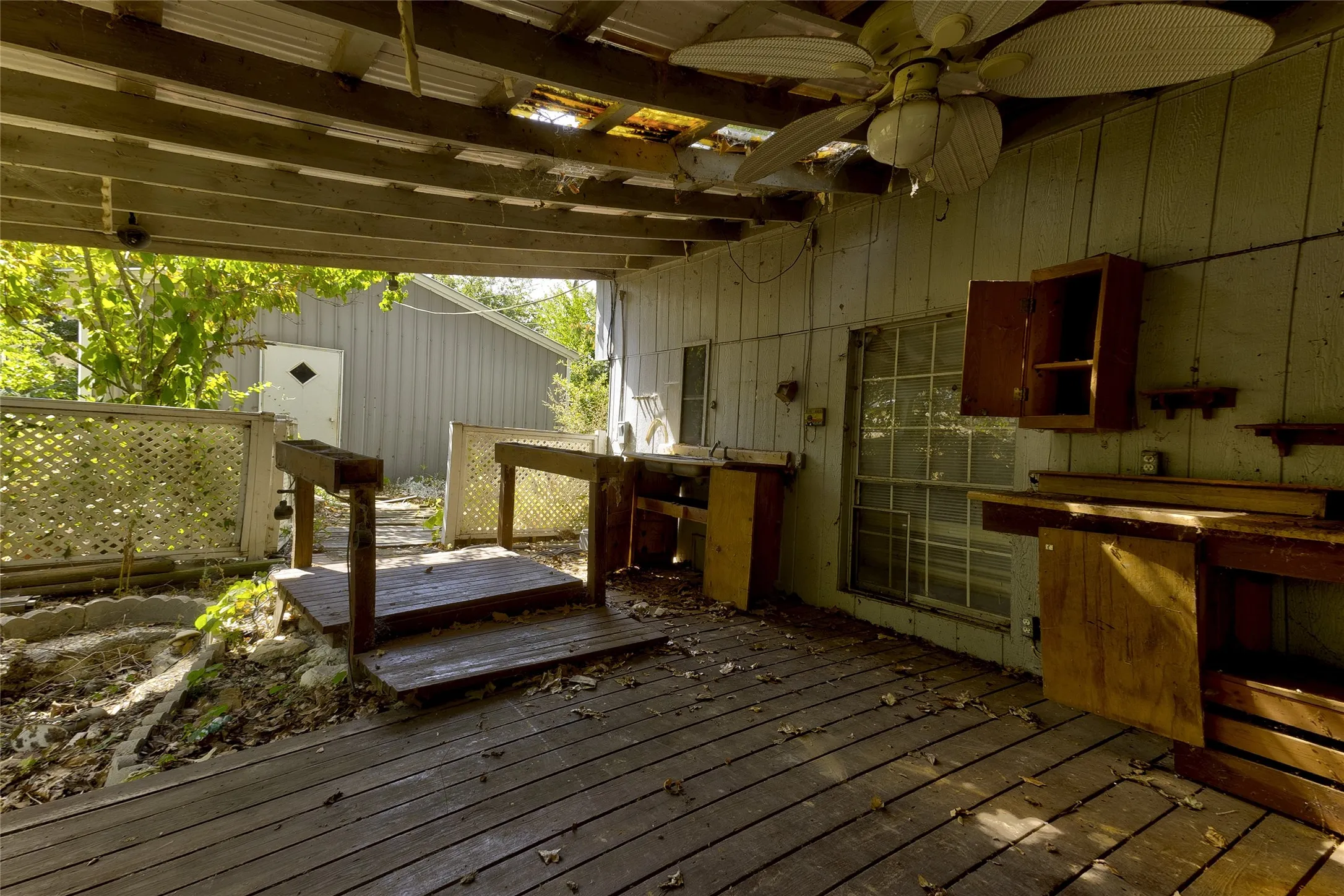 Single Family Residence For Sale in Henderson County , 612 Legendary Lane, Gun Barrel City, Texas 75156, 2 Bedroom, 2 Bathroom, 2 Garage spaces, 1,496 Sqft, built in 1970, mls#21367270, Real Estate Agent in Gun Barrel City, Homes For Sale in Henderson county, Homes For Sale in Gun Barrel City, Realtor in Gun Barrel City Texas, Real Estate Brokerage Independent Realty Texas, Luminita Cordes Realtor