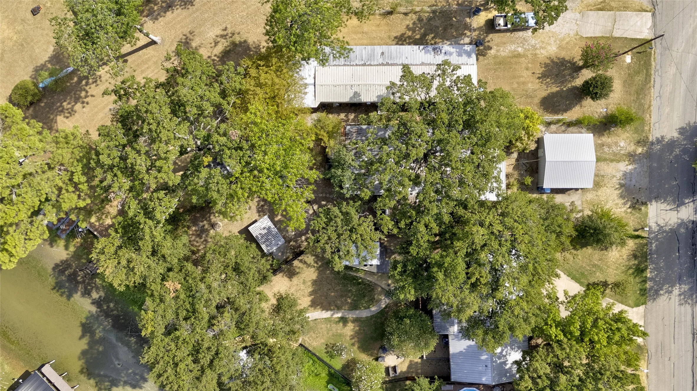 Single Family Residence For Sale in Henderson County , 612 Legendary Lane, Gun Barrel City, Texas 75156, 2 Bedroom, 2 Bathroom, 2 Garage spaces, 1,496 Sqft, built in 1970, mls#21367270, Real Estate Agent in Gun Barrel City, Homes For Sale in Henderson county, Homes For Sale in Gun Barrel City, Realtor in Gun Barrel City Texas, Real Estate Brokerage Independent Realty Texas, Luminita Cordes Realtor