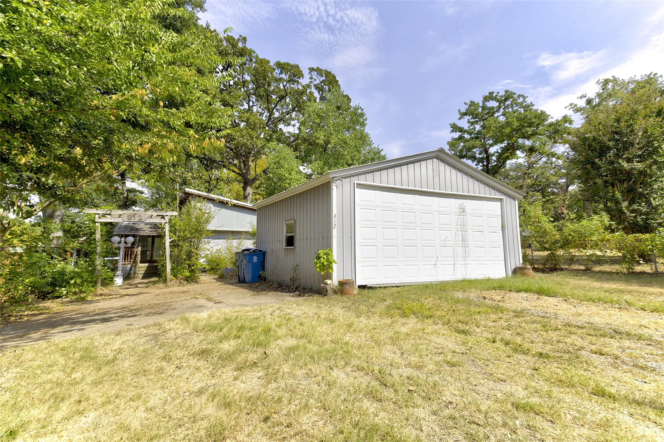 Single Family Residence For Sale in Henderson County , 612 Legendary Lane, Gun Barrel City, Texas 75156, 2 Bedroom, 2 Bathroom, 2 Garage spaces, 1,496 Sqft, built in 1970, mls#21367270, Real Estate Agent in Gun Barrel City, Homes For Sale in Henderson county, Homes For Sale in Gun Barrel City, Realtor in Gun Barrel City Texas, Real Estate Brokerage Independent Realty Texas, Luminita Cordes Realtor