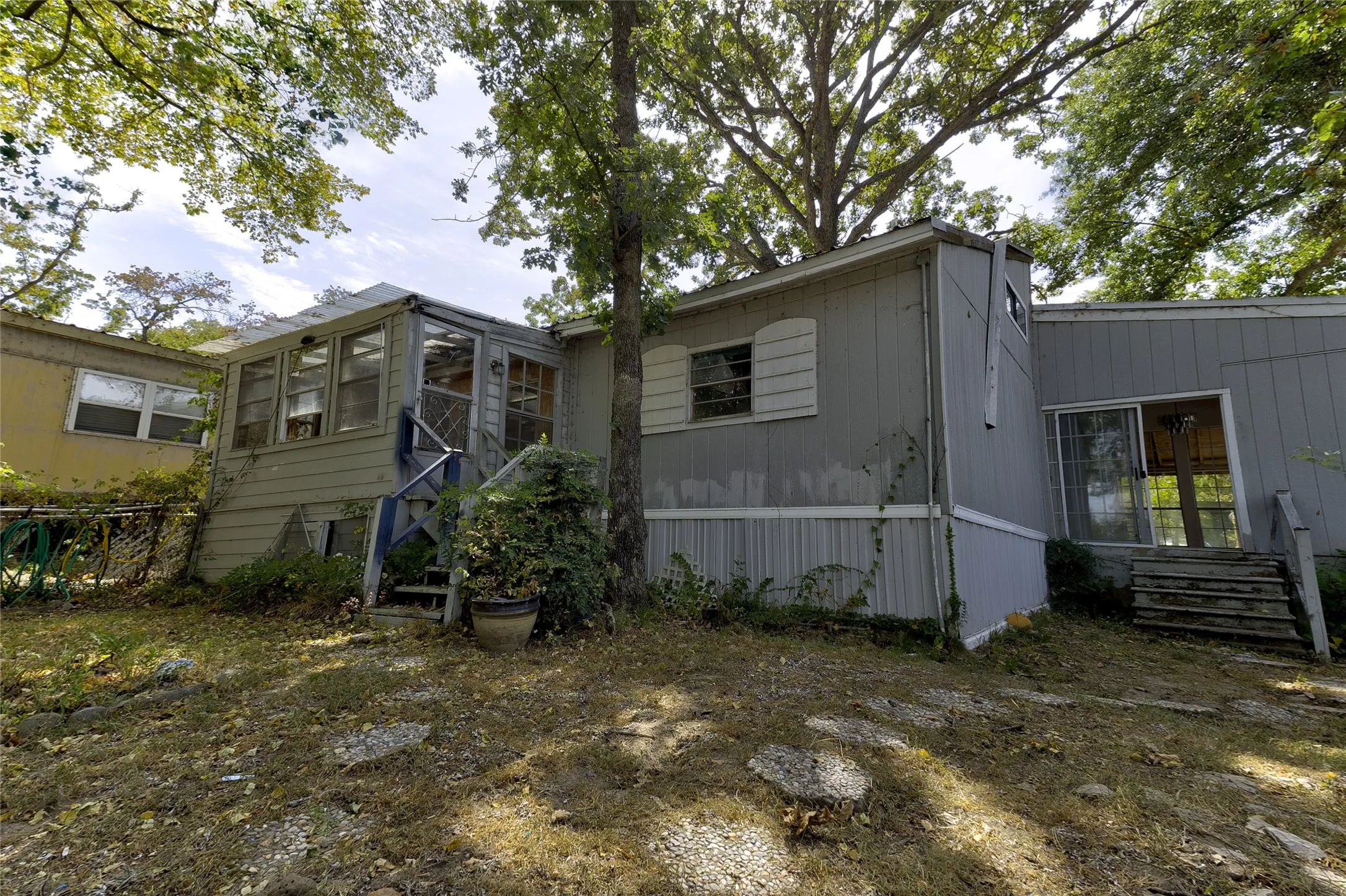 Single Family Residence For Sale in Henderson County , 612 Legendary Lane, Gun Barrel City, Texas 75156, 2 Bedroom, 2 Bathroom, 2 Garage spaces, 1,496 Sqft, built in 1970, mls#21367270, Real Estate Agent in Gun Barrel City, Homes For Sale in Henderson county, Homes For Sale in Gun Barrel City, Realtor in Gun Barrel City Texas, Real Estate Brokerage Independent Realty Texas, Luminita Cordes Realtor