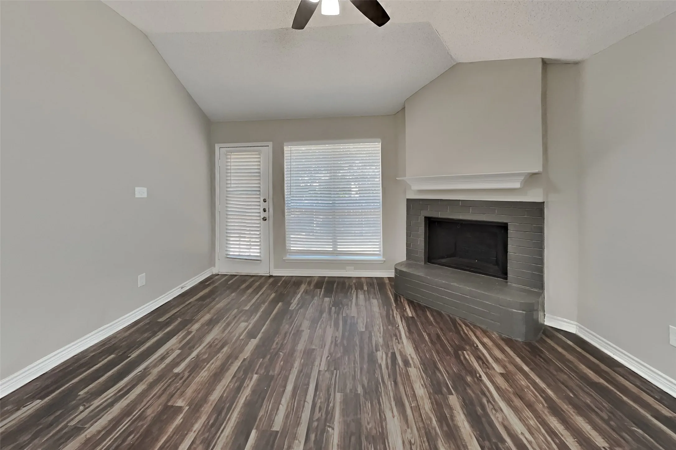 Single Family Residence For Rent in Tarrant County , 103 Sudbury Way, Arlington, Texas 76018, 3 Bedroom, 2 Bathroom, 2 Garage spaces, 1,436 Sqft, built in 1996, mls#21367269, Real Estate Agent in Arlington, Homes For Rent in Tarrant county, Homes For Rent in Arlington, Realtor in Arlington Texas, Real Estate Brokerage Independent Realty Texas, Luminita Cordes Realtor