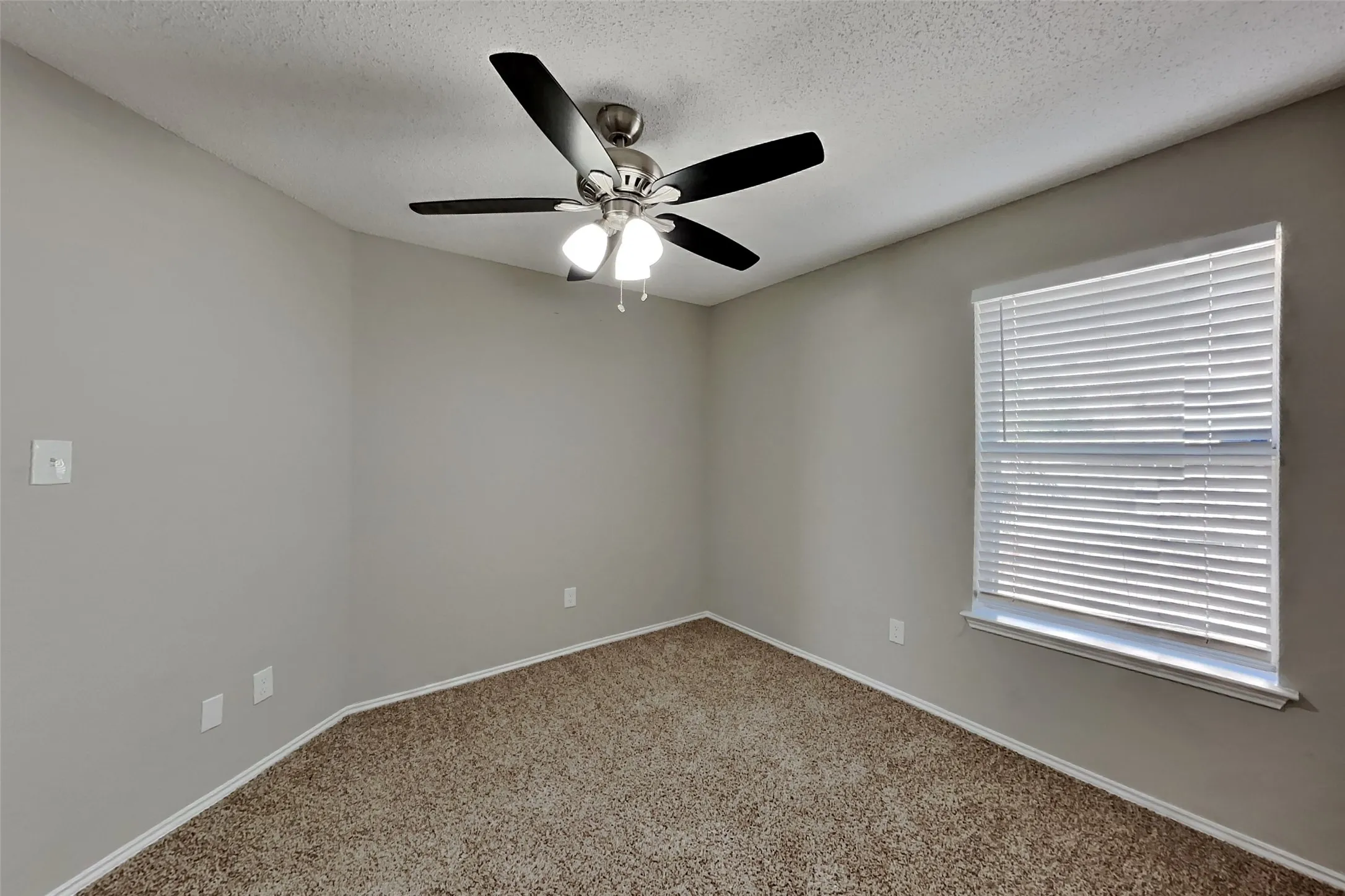 Single Family Residence For Rent in Tarrant County , 103 Sudbury Way, Arlington, Texas 76018, 3 Bedroom, 2 Bathroom, 2 Garage spaces, 1,436 Sqft, built in 1996, mls#21367269, Real Estate Agent in Arlington, Homes For Rent in Tarrant county, Homes For Rent in Arlington, Realtor in Arlington Texas, Real Estate Brokerage Independent Realty Texas, Luminita Cordes Realtor