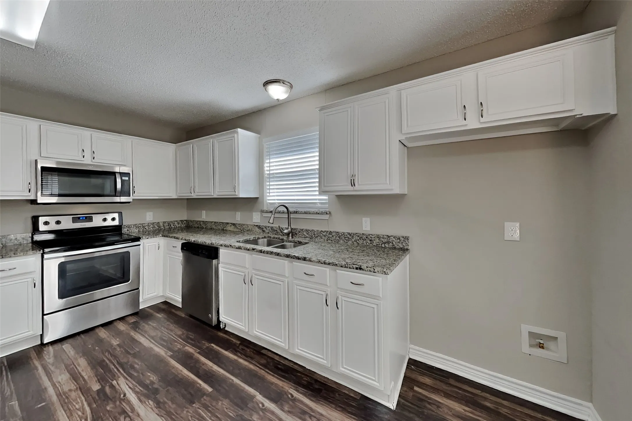 Single Family Residence For Rent in Tarrant County , 103 Sudbury Way, Arlington, Texas 76018, 3 Bedroom, 2 Bathroom, 2 Garage spaces, 1,436 Sqft, built in 1996, mls#21367269, Real Estate Agent in Arlington, Homes For Rent in Tarrant county, Homes For Rent in Arlington, Realtor in Arlington Texas, Real Estate Brokerage Independent Realty Texas, Luminita Cordes Realtor
