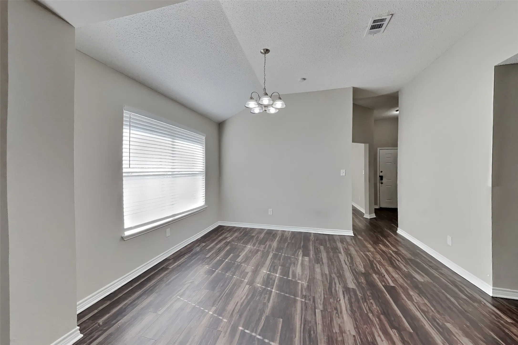 Single Family Residence For Rent in Tarrant County , 103 Sudbury Way, Arlington, Texas 76018, 3 Bedroom, 2 Bathroom, 2 Garage spaces, 1,436 Sqft, built in 1996, mls#21367269, Real Estate Agent in Arlington, Homes For Rent in Tarrant county, Homes For Rent in Arlington, Realtor in Arlington Texas, Real Estate Brokerage Independent Realty Texas, Luminita Cordes Realtor