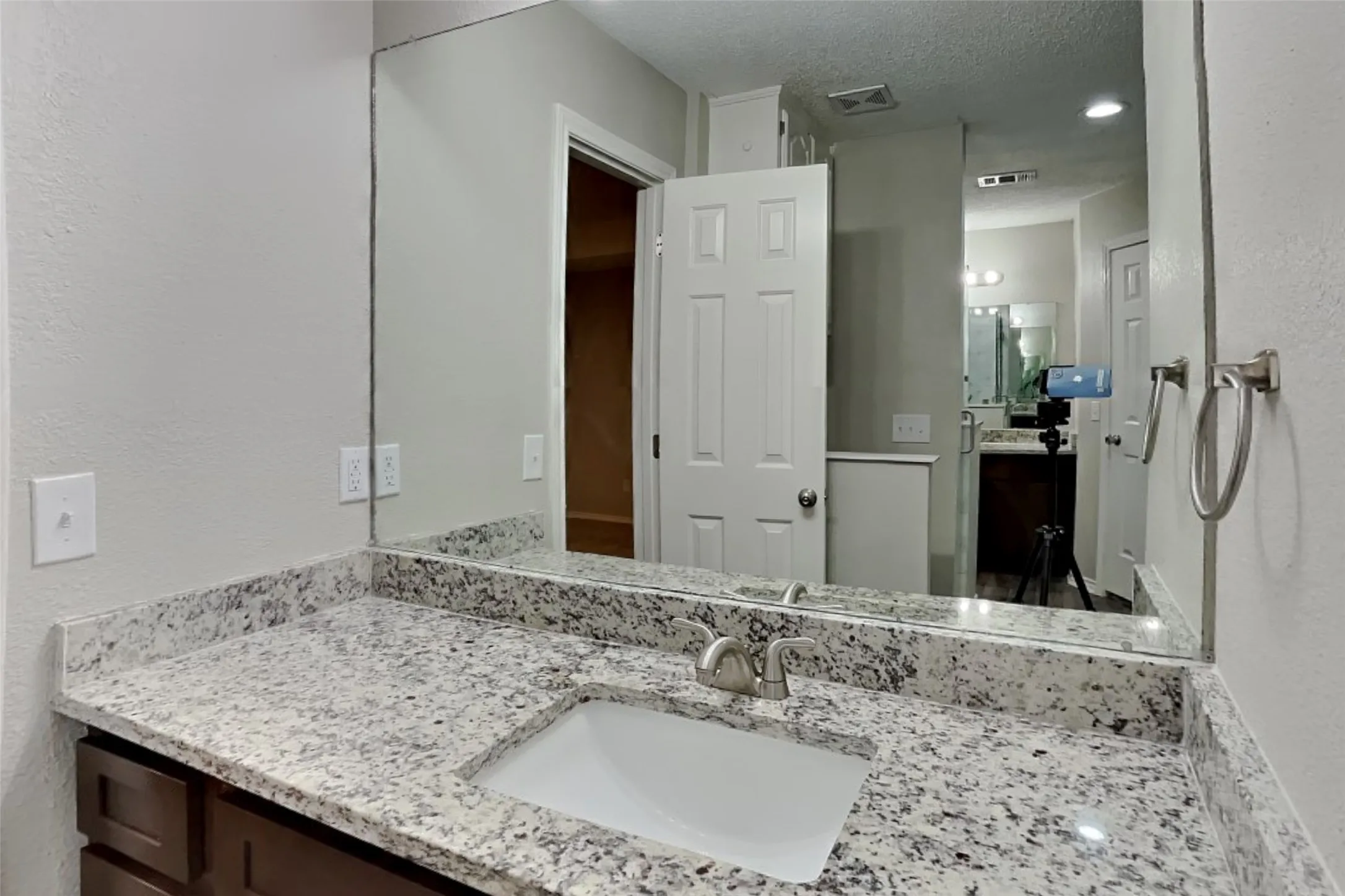 Single Family Residence For Rent in Collin County , 916 Green Brook Drive, Allen, Texas 75002, 4 Bedroom, 2 Bathroom, 2 Garage spaces, 2,130 Sqft, built in 1984, mls#21367272, Real Estate Agent in Allen, Homes For Rent in Collin county, Homes For Rent in Allen, Realtor in Allen Texas, Real Estate Brokerage Independent Realty Texas, Luminita Cordes Realtor