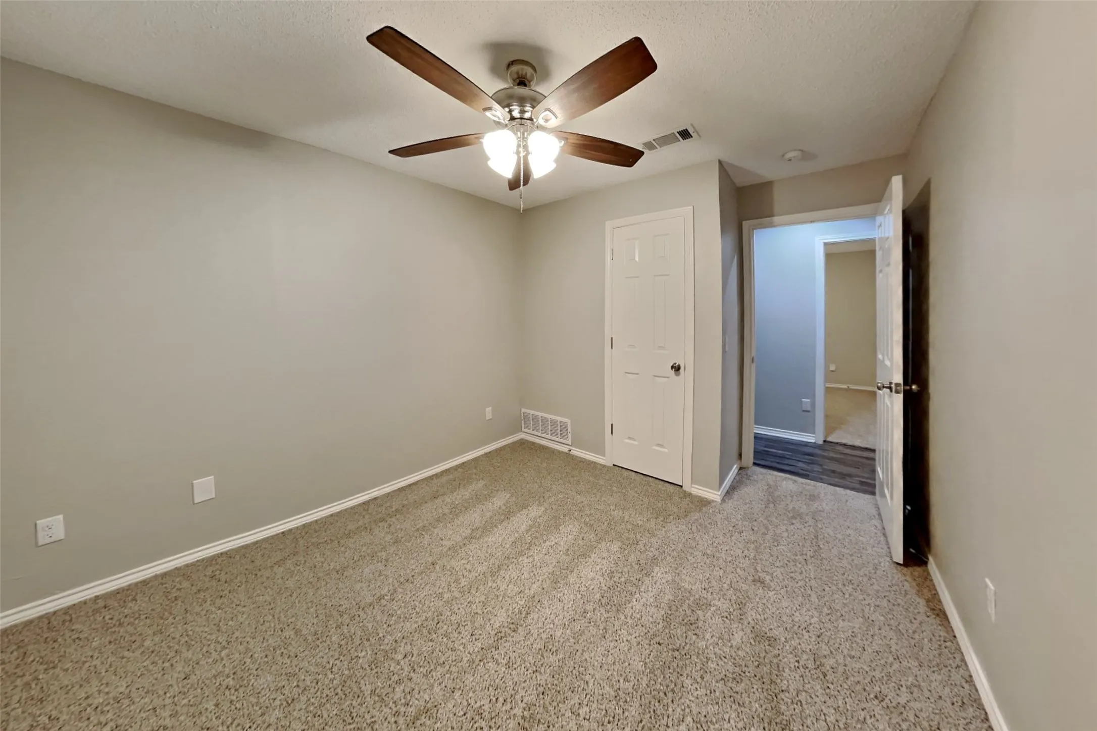Single Family Residence For Rent in Collin County , 916 Green Brook Drive, Allen, Texas 75002, 4 Bedroom, 2 Bathroom, 2 Garage spaces, 2,130 Sqft, built in 1984, mls#21367272, Real Estate Agent in Allen, Homes For Rent in Collin county, Homes For Rent in Allen, Realtor in Allen Texas, Real Estate Brokerage Independent Realty Texas, Luminita Cordes Realtor