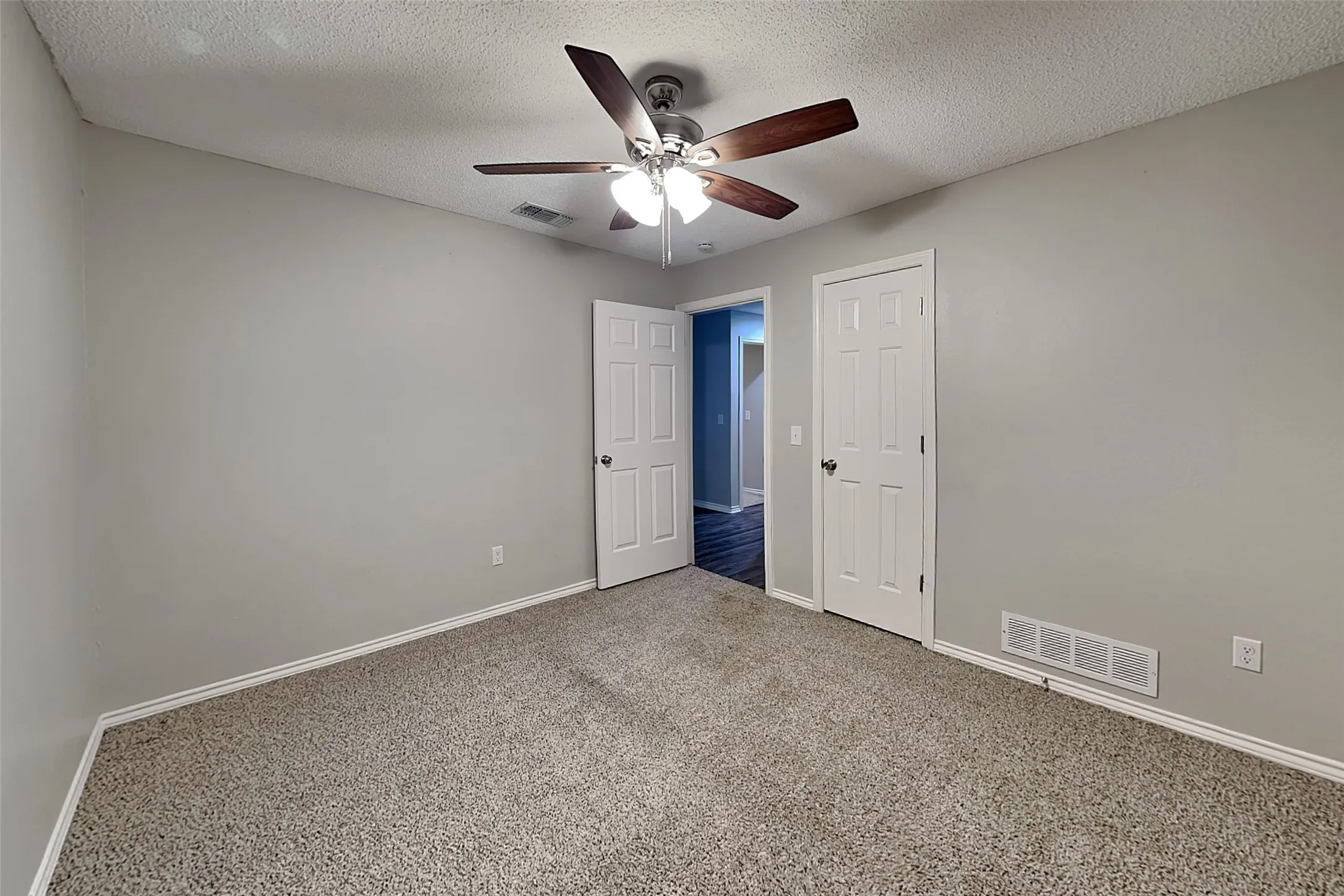 Single Family Residence For Rent in Collin County , 916 Green Brook Drive, Allen, Texas 75002, 4 Bedroom, 2 Bathroom, 2 Garage spaces, 2,130 Sqft, built in 1984, mls#21367272, Real Estate Agent in Allen, Homes For Rent in Collin county, Homes For Rent in Allen, Realtor in Allen Texas, Real Estate Brokerage Independent Realty Texas, Luminita Cordes Realtor