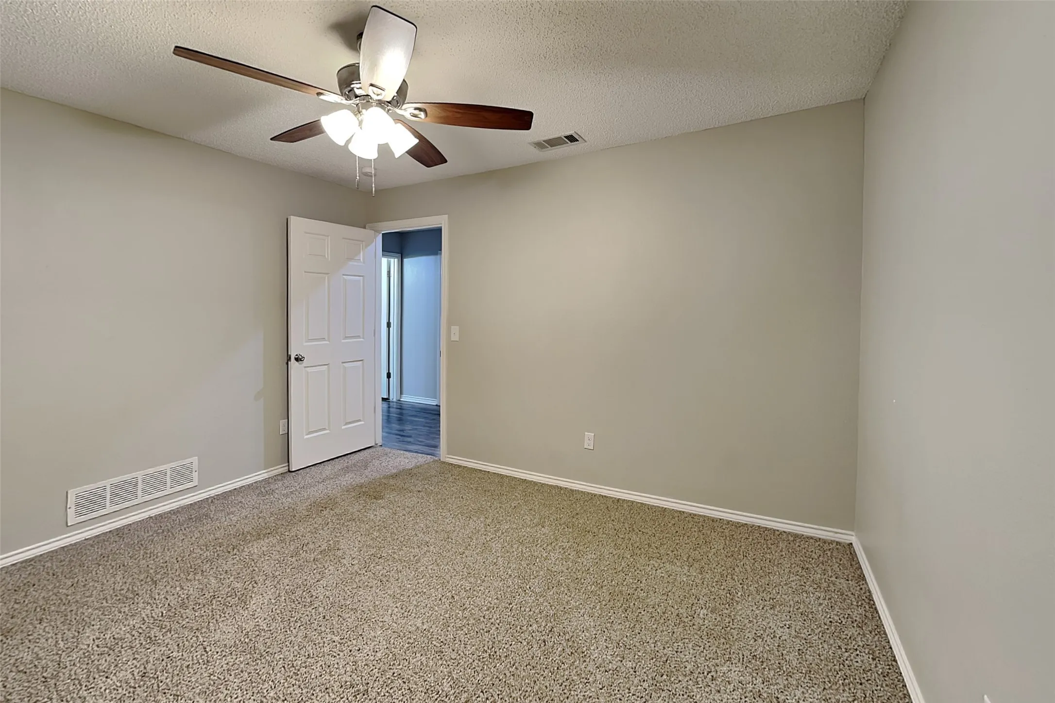 Single Family Residence For Rent in Collin County , 916 Green Brook Drive, Allen, Texas 75002, 4 Bedroom, 2 Bathroom, 2 Garage spaces, 2,130 Sqft, built in 1984, mls#21367272, Real Estate Agent in Allen, Homes For Rent in Collin county, Homes For Rent in Allen, Realtor in Allen Texas, Real Estate Brokerage Independent Realty Texas, Luminita Cordes Realtor