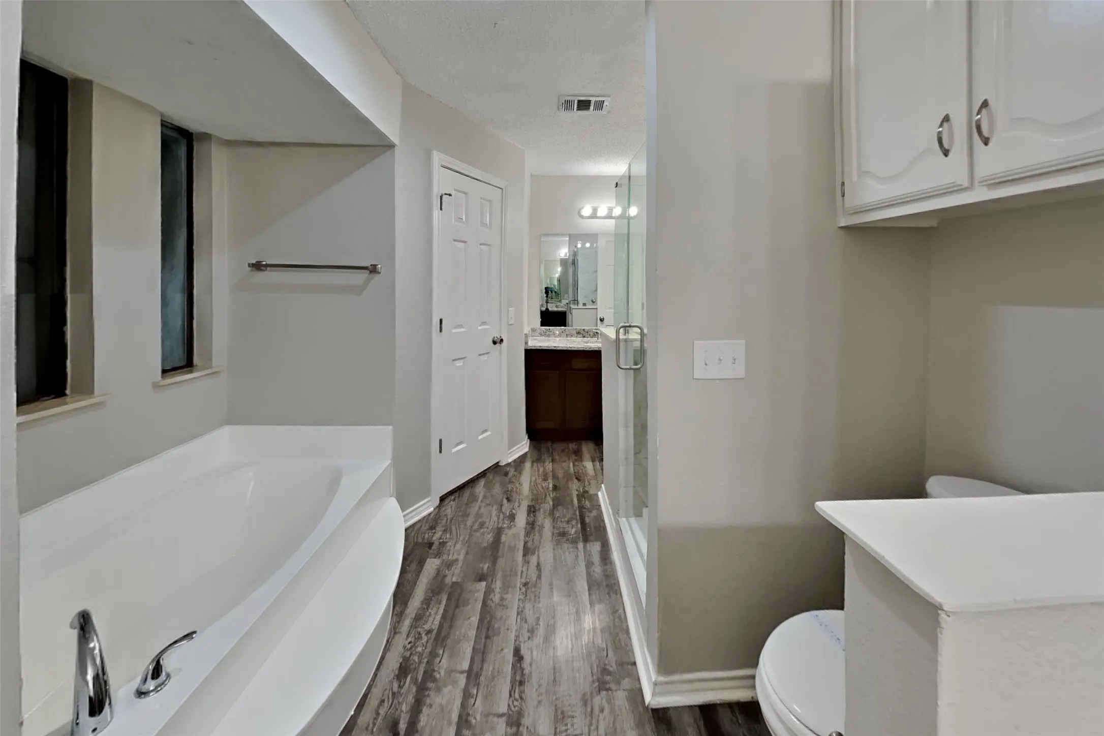 Single Family Residence For Rent in Collin County , 916 Green Brook Drive, Allen, Texas 75002, 4 Bedroom, 2 Bathroom, 2 Garage spaces, 2,130 Sqft, built in 1984, mls#21367272, Real Estate Agent in Allen, Homes For Rent in Collin county, Homes For Rent in Allen, Realtor in Allen Texas, Real Estate Brokerage Independent Realty Texas, Luminita Cordes Realtor