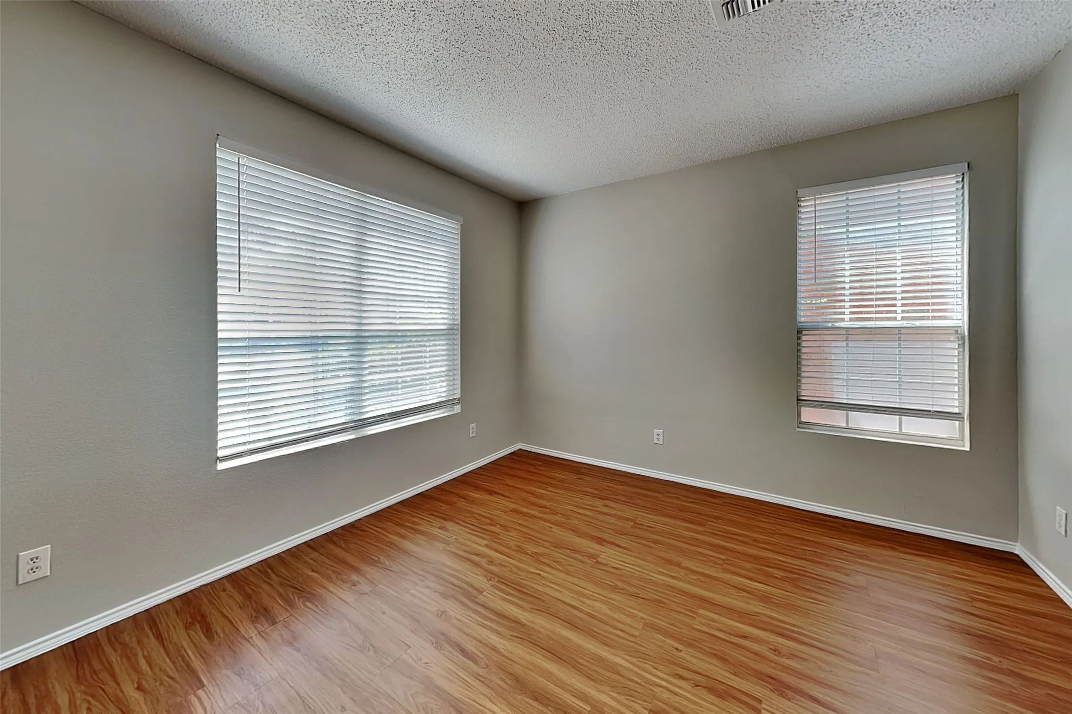 Single Family Residence For Rent in Denton County , 1790 Crosshaven Drive, Lewisville, Texas 75077, 4 Bedroom, 3 Bathroom, 2 Garage spaces, 2,854 Sqft, built in 1997, mls#21367275, Real Estate Agent in Lewisville, Homes For Rent in Denton county, Homes For Rent in Lewisville, Realtor in Lewisville Texas, Real Estate Brokerage Independent Realty Texas, Luminita Cordes Realtor