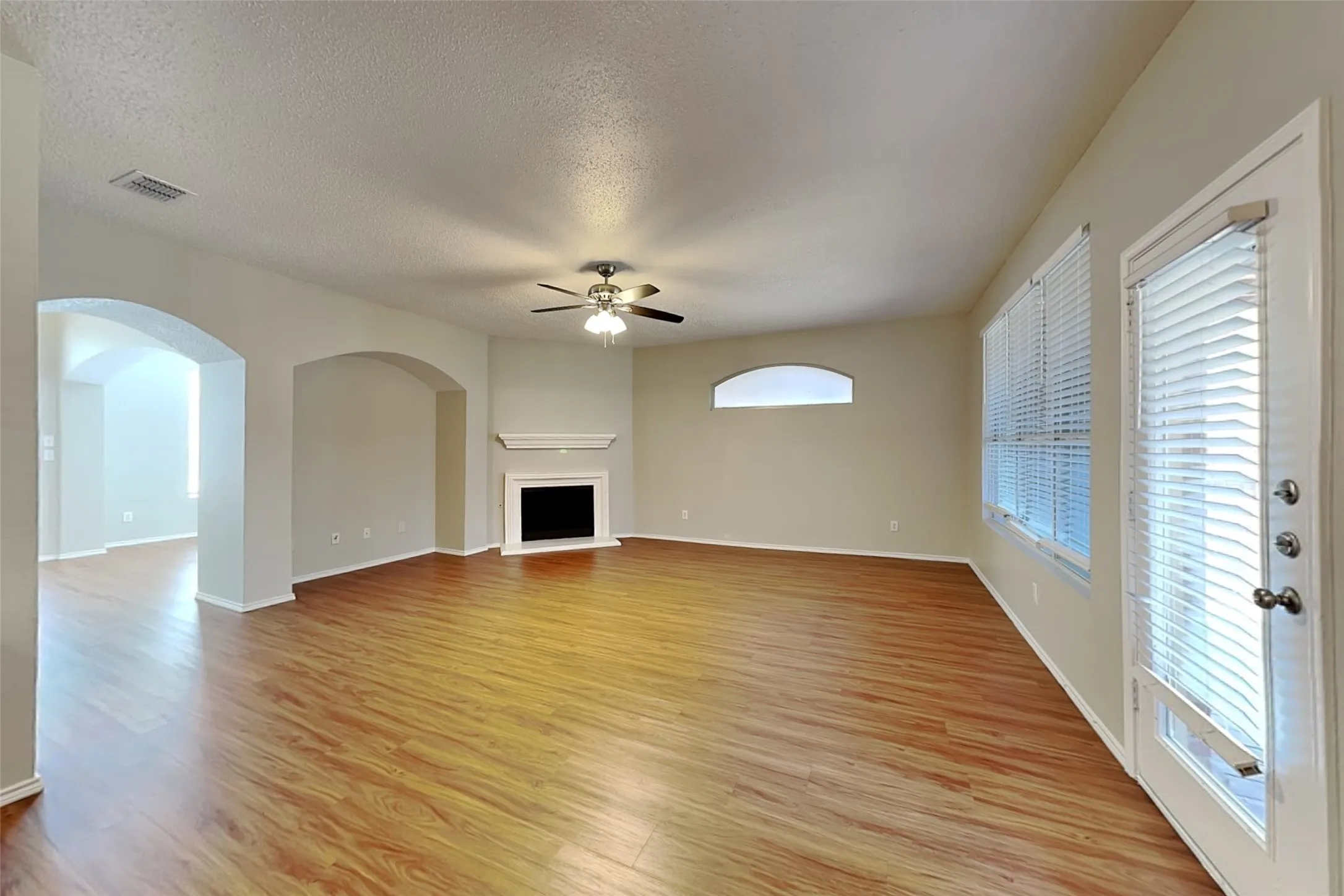 Single Family Residence For Rent in Denton County , 1790 Crosshaven Drive, Lewisville, Texas 75077, 4 Bedroom, 3 Bathroom, 2 Garage spaces, 2,854 Sqft, built in 1997, mls#21367275, Real Estate Agent in Lewisville, Homes For Rent in Denton county, Homes For Rent in Lewisville, Realtor in Lewisville Texas, Real Estate Brokerage Independent Realty Texas, Luminita Cordes Realtor