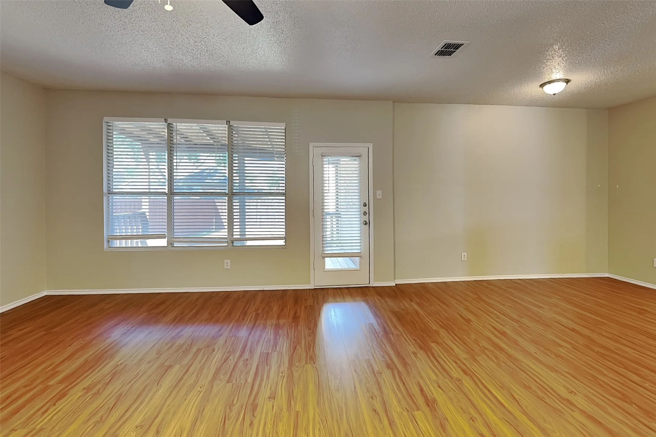 Single Family Residence For Rent in Denton County , 1790 Crosshaven Drive, Lewisville, Texas 75077, 4 Bedroom, 3 Bathroom, 2 Garage spaces, 2,854 Sqft, built in 1997, mls#21367275, Real Estate Agent in Lewisville, Homes For Rent in Denton county, Homes For Rent in Lewisville, Realtor in Lewisville Texas, Real Estate Brokerage Independent Realty Texas, Luminita Cordes Realtor