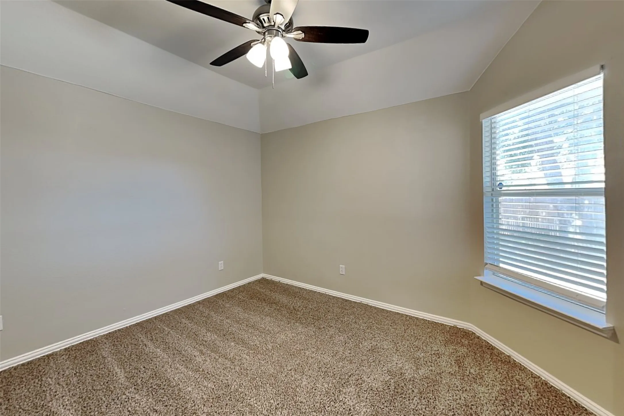 Single Family Residence For Rent in Denton County , 2105 Peacock Lane, Corinth, Texas 76210, 4 Bedroom, 2 Bathroom, 2 Garage spaces, 2,374 Sqft, built in 1999, mls#21367278, Real Estate Agent in Corinth, Homes For Rent in Denton county, Homes For Rent in Corinth, Realtor in Corinth Texas, Real Estate Brokerage Independent Realty Texas, Luminita Cordes Realtor