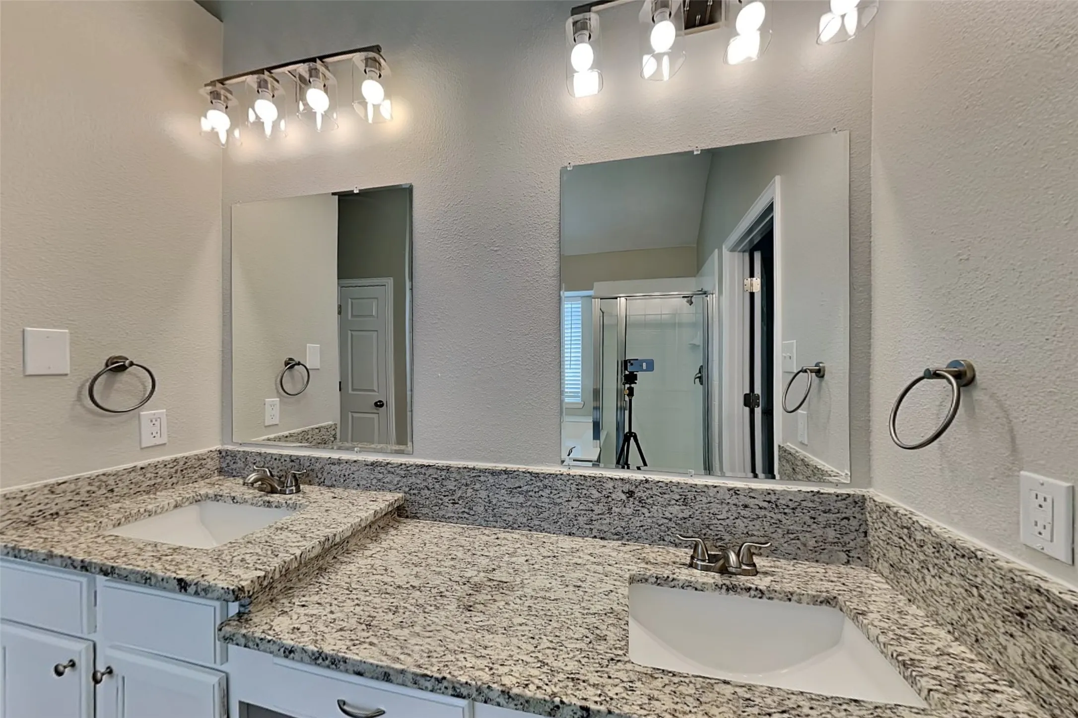 Single Family Residence For Rent in Denton County , 2105 Peacock Lane, Corinth, Texas 76210, 4 Bedroom, 2 Bathroom, 2 Garage spaces, 2,374 Sqft, built in 1999, mls#21367278, Real Estate Agent in Corinth, Homes For Rent in Denton county, Homes For Rent in Corinth, Realtor in Corinth Texas, Real Estate Brokerage Independent Realty Texas, Luminita Cordes Realtor