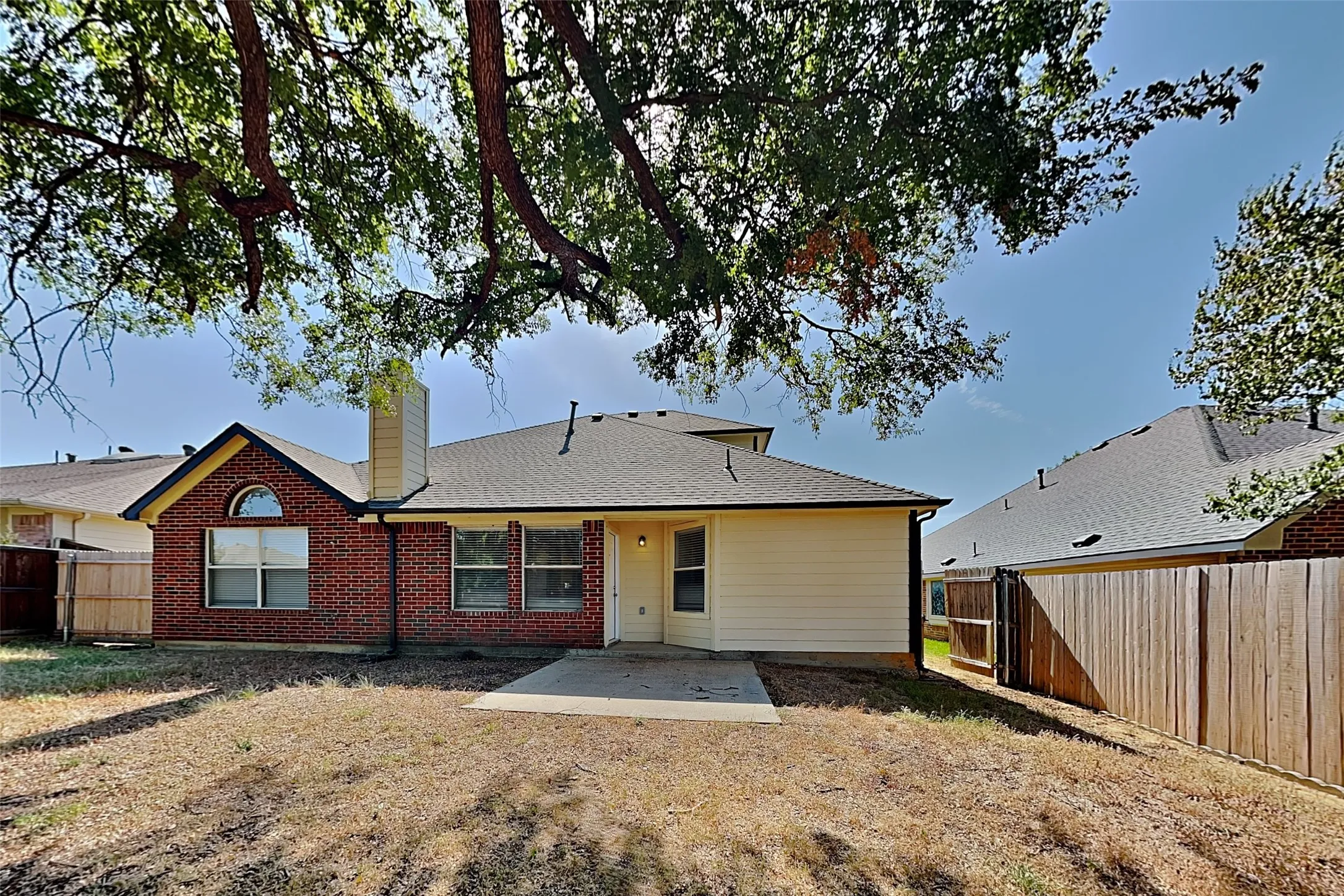 Single Family Residence For Rent in Denton County , 2105 Peacock Lane, Corinth, Texas 76210, 4 Bedroom, 2 Bathroom, 2 Garage spaces, 2,374 Sqft, built in 1999, mls#21367278, Real Estate Agent in Corinth, Homes For Rent in Denton county, Homes For Rent in Corinth, Realtor in Corinth Texas, Real Estate Brokerage Independent Realty Texas, Luminita Cordes Realtor