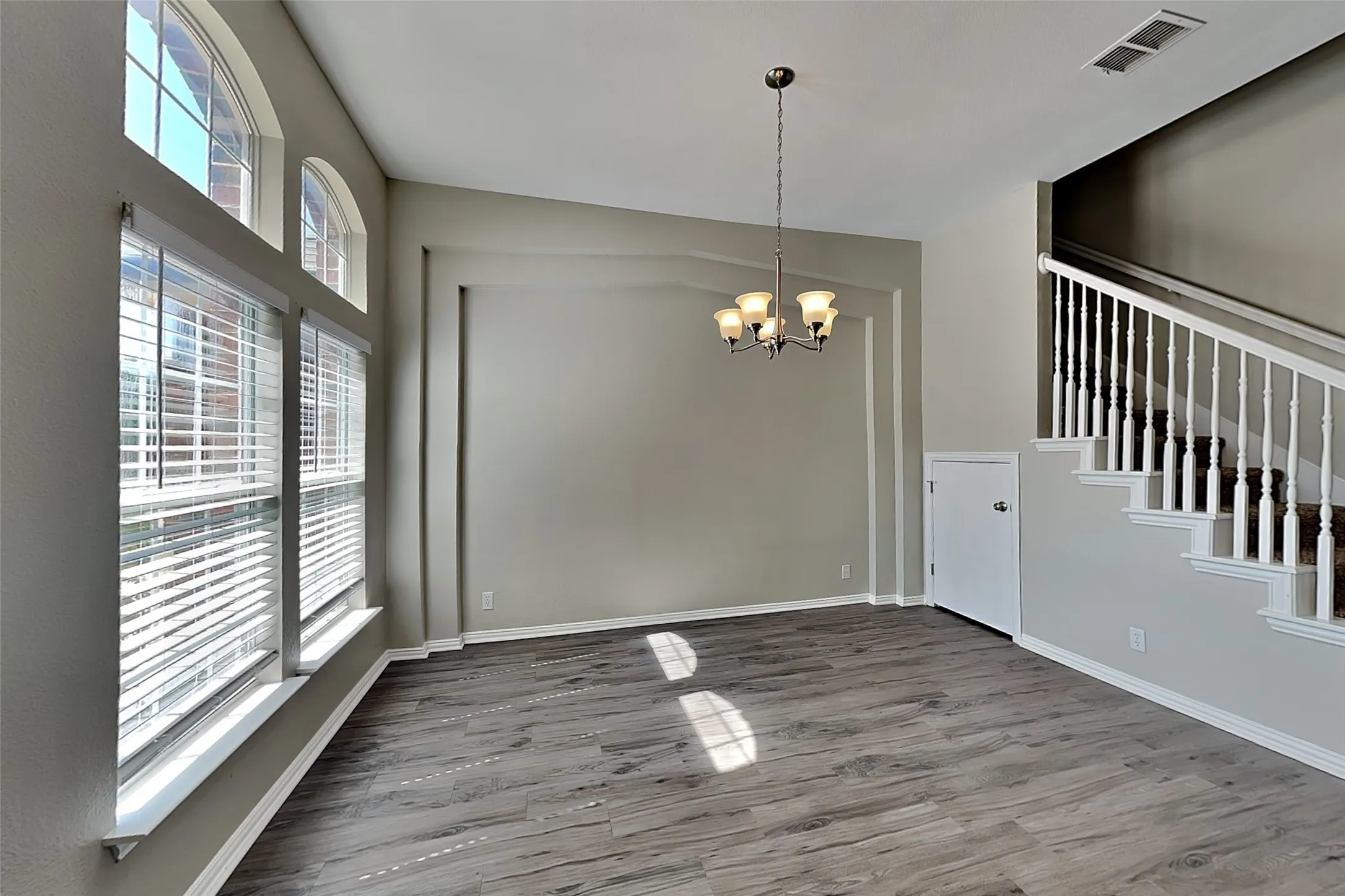 Single Family Residence For Rent in Denton County , 2105 Peacock Lane, Corinth, Texas 76210, 4 Bedroom, 2 Bathroom, 2 Garage spaces, 2,374 Sqft, built in 1999, mls#21367278, Real Estate Agent in Corinth, Homes For Rent in Denton county, Homes For Rent in Corinth, Realtor in Corinth Texas, Real Estate Brokerage Independent Realty Texas, Luminita Cordes Realtor