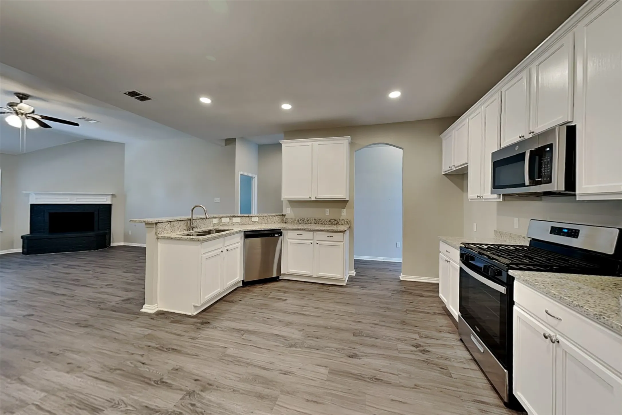 Single Family Residence For Rent in Denton County , 2105 Peacock Lane, Corinth, Texas 76210, 4 Bedroom, 2 Bathroom, 2 Garage spaces, 2,374 Sqft, built in 1999, mls#21367278, Real Estate Agent in Corinth, Homes For Rent in Denton county, Homes For Rent in Corinth, Realtor in Corinth Texas, Real Estate Brokerage Independent Realty Texas, Luminita Cordes Realtor