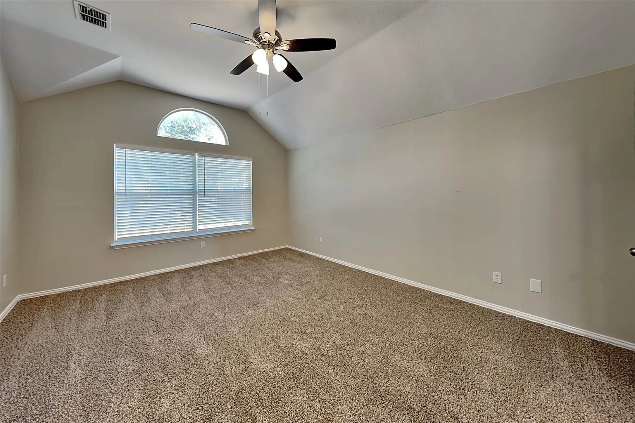 Single Family Residence For Rent in Denton County , 2105 Peacock Lane, Corinth, Texas 76210, 4 Bedroom, 2 Bathroom, 2 Garage spaces, 2,374 Sqft, built in 1999, mls#21367278, Real Estate Agent in Corinth, Homes For Rent in Denton county, Homes For Rent in Corinth, Realtor in Corinth Texas, Real Estate Brokerage Independent Realty Texas, Luminita Cordes Realtor