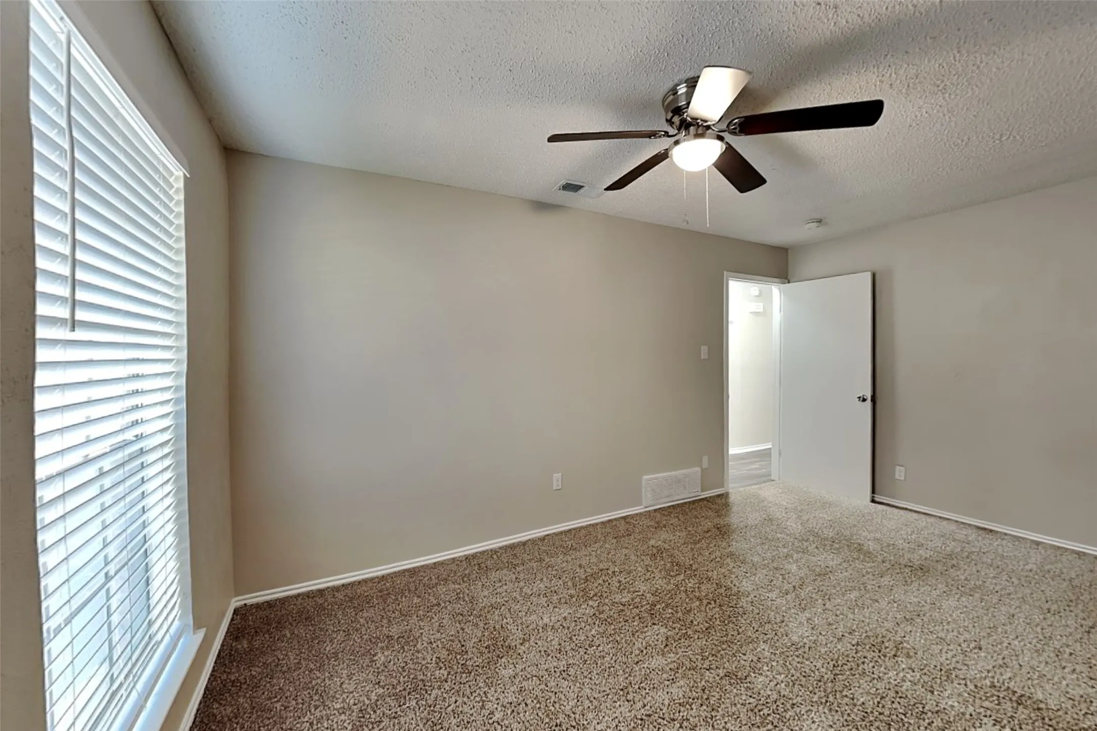 Single Family Residence For Rent in Dallas County , 5002 Woodmeadow Drive, Garland, Texas 75043, 3 Bedroom, 2 Bathroom, 2 Garage spaces, 1,574 Sqft, built in 1980, mls#21367280, Real Estate Agent in Garland, Homes For Rent in Dallas county, Homes For Rent in Garland, Realtor in Garland Texas, Real Estate Brokerage Independent Realty Texas, Luminita Cordes Realtor