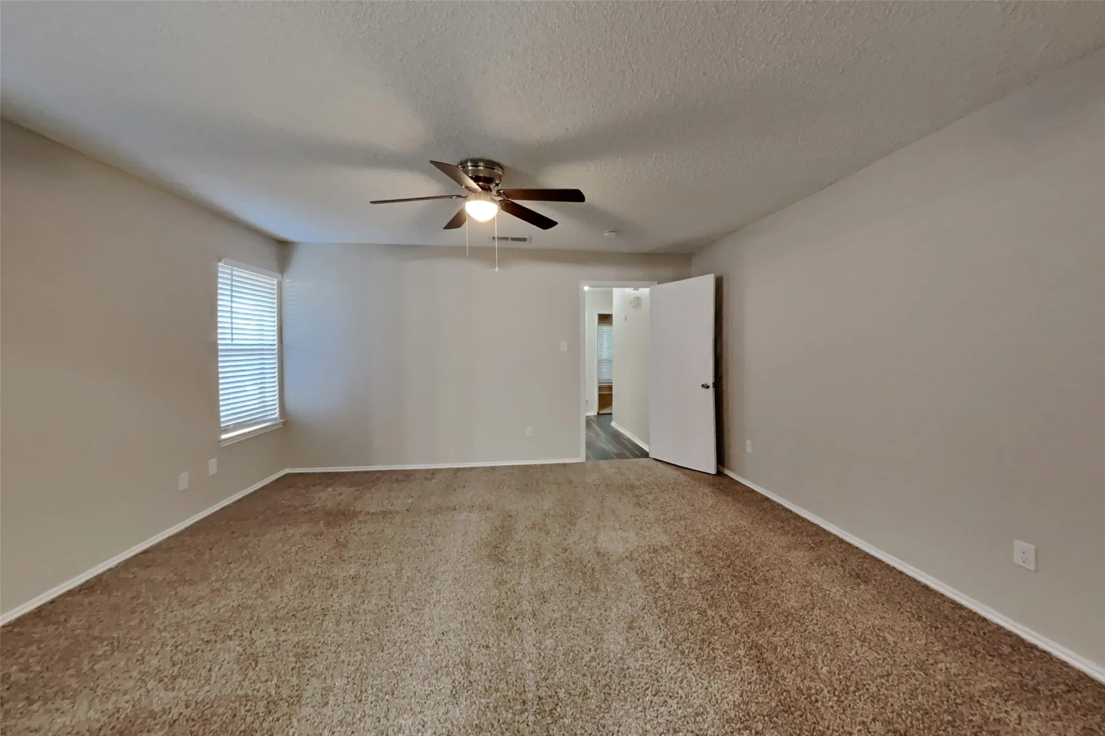Single Family Residence For Rent in Dallas County , 5002 Woodmeadow Drive, Garland, Texas 75043, 3 Bedroom, 2 Bathroom, 2 Garage spaces, 1,574 Sqft, built in 1980, mls#21367280, Real Estate Agent in Garland, Homes For Rent in Dallas county, Homes For Rent in Garland, Realtor in Garland Texas, Real Estate Brokerage Independent Realty Texas, Luminita Cordes Realtor