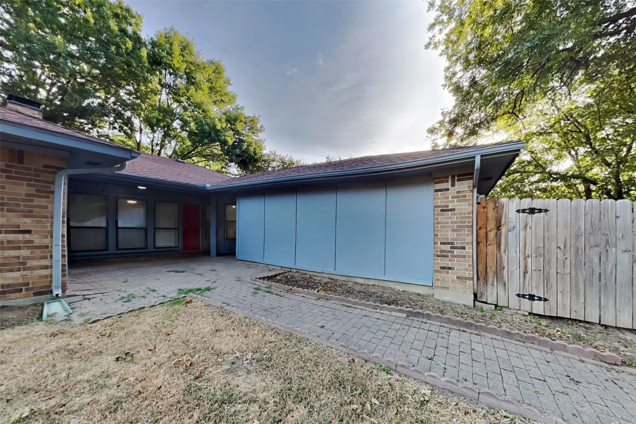 Single Family Residence For Rent in Dallas County , 5002 Woodmeadow Drive, Garland, Texas 75043, 3 Bedroom, 2 Bathroom, 2 Garage spaces, 1,574 Sqft, built in 1980, mls#21367280, Real Estate Agent in Garland, Homes For Rent in Dallas county, Homes For Rent in Garland, Realtor in Garland Texas, Real Estate Brokerage Independent Realty Texas, Luminita Cordes Realtor