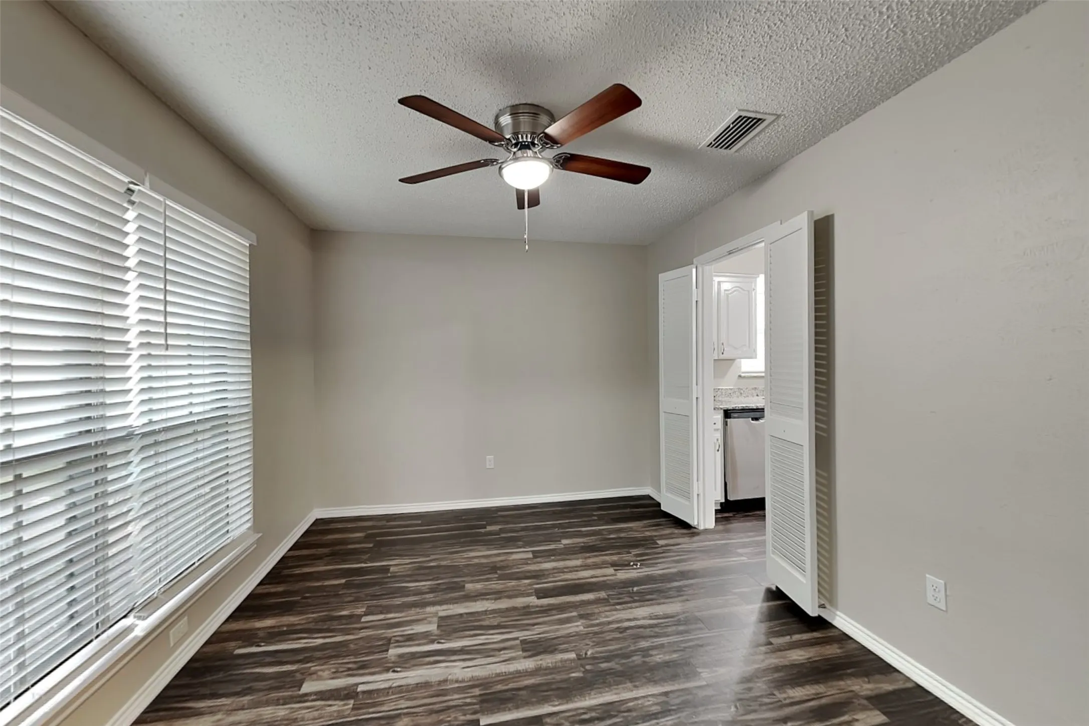 Single Family Residence For Rent in Dallas County , 5002 Woodmeadow Drive, Garland, Texas 75043, 3 Bedroom, 2 Bathroom, 2 Garage spaces, 1,574 Sqft, built in 1980, mls#21367280, Real Estate Agent in Garland, Homes For Rent in Dallas county, Homes For Rent in Garland, Realtor in Garland Texas, Real Estate Brokerage Independent Realty Texas, Luminita Cordes Realtor