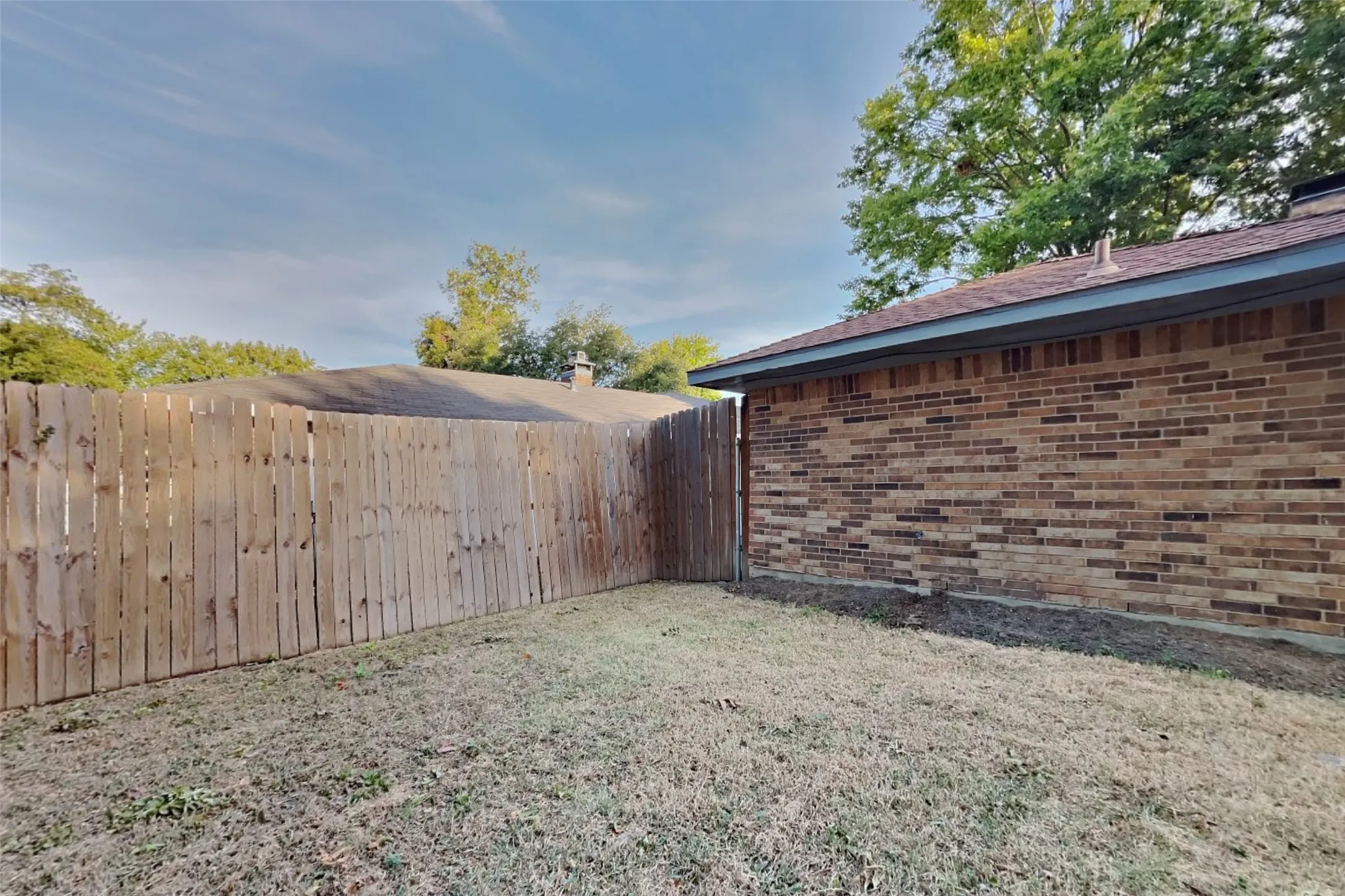 Single Family Residence For Rent in Dallas County , 5002 Woodmeadow Drive, Garland, Texas 75043, 3 Bedroom, 2 Bathroom, 2 Garage spaces, 1,574 Sqft, built in 1980, mls#21367280, Real Estate Agent in Garland, Homes For Rent in Dallas county, Homes For Rent in Garland, Realtor in Garland Texas, Real Estate Brokerage Independent Realty Texas, Luminita Cordes Realtor