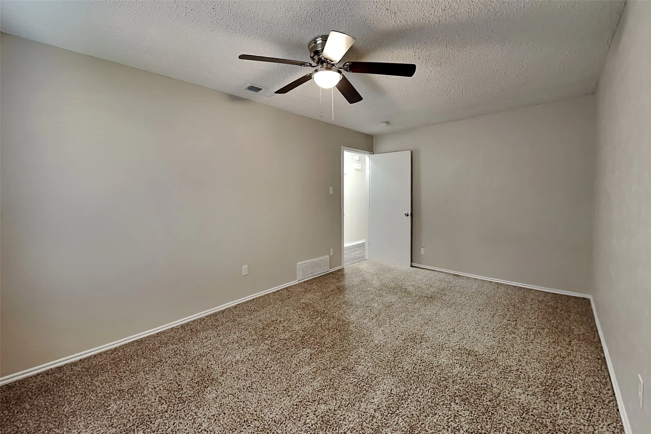 Single Family Residence For Rent in Dallas County , 5002 Woodmeadow Drive, Garland, Texas 75043, 3 Bedroom, 2 Bathroom, 2 Garage spaces, 1,574 Sqft, built in 1980, mls#21367280, Real Estate Agent in Garland, Homes For Rent in Dallas county, Homes For Rent in Garland, Realtor in Garland Texas, Real Estate Brokerage Independent Realty Texas, Luminita Cordes Realtor