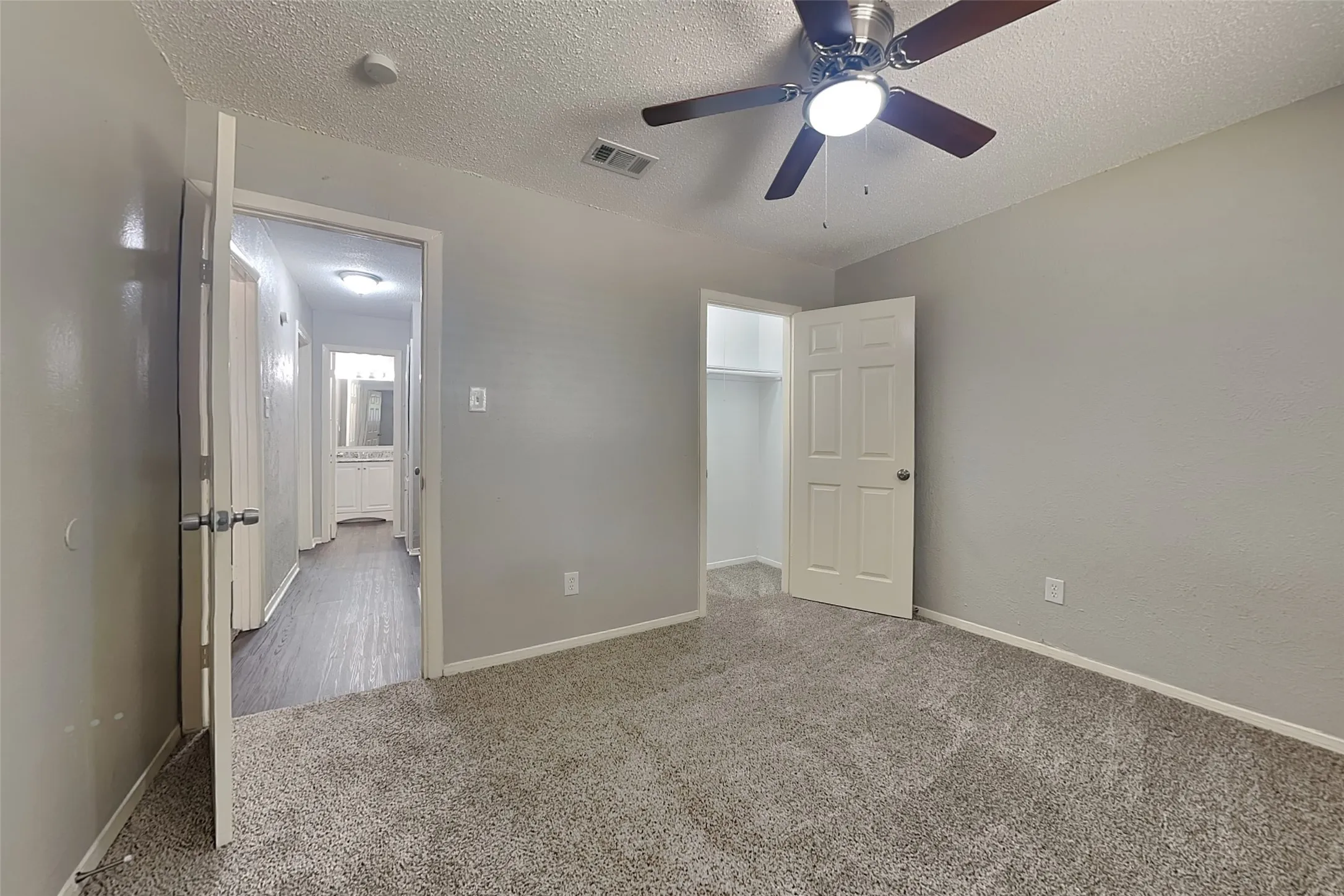 Single Family Residence For Rent in Dallas County , 622 W Springdale Lane, Grand Prairie, Texas 75052, 3 Bedroom, 2 Bathroom, 2 Garage spaces, 1,247 Sqft, built in 1969, mls#21367281, Real Estate Agent in Grand Prairie, Homes For Rent in Dallas county, Homes For Rent in Grand Prairie, Realtor in Grand Prairie Texas, Real Estate Brokerage Independent Realty Texas, Luminita Cordes Realtor