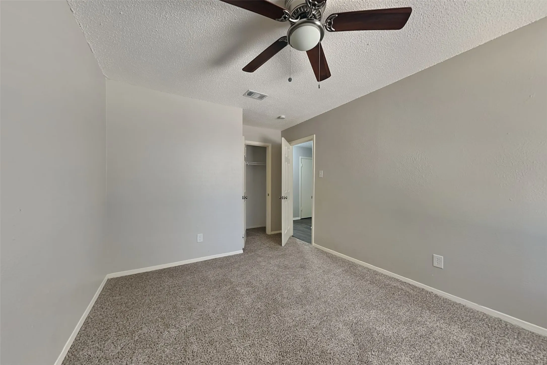 Single Family Residence For Rent in Dallas County , 622 W Springdale Lane, Grand Prairie, Texas 75052, 3 Bedroom, 2 Bathroom, 2 Garage spaces, 1,247 Sqft, built in 1969, mls#21367281, Real Estate Agent in Grand Prairie, Homes For Rent in Dallas county, Homes For Rent in Grand Prairie, Realtor in Grand Prairie Texas, Real Estate Brokerage Independent Realty Texas, Luminita Cordes Realtor