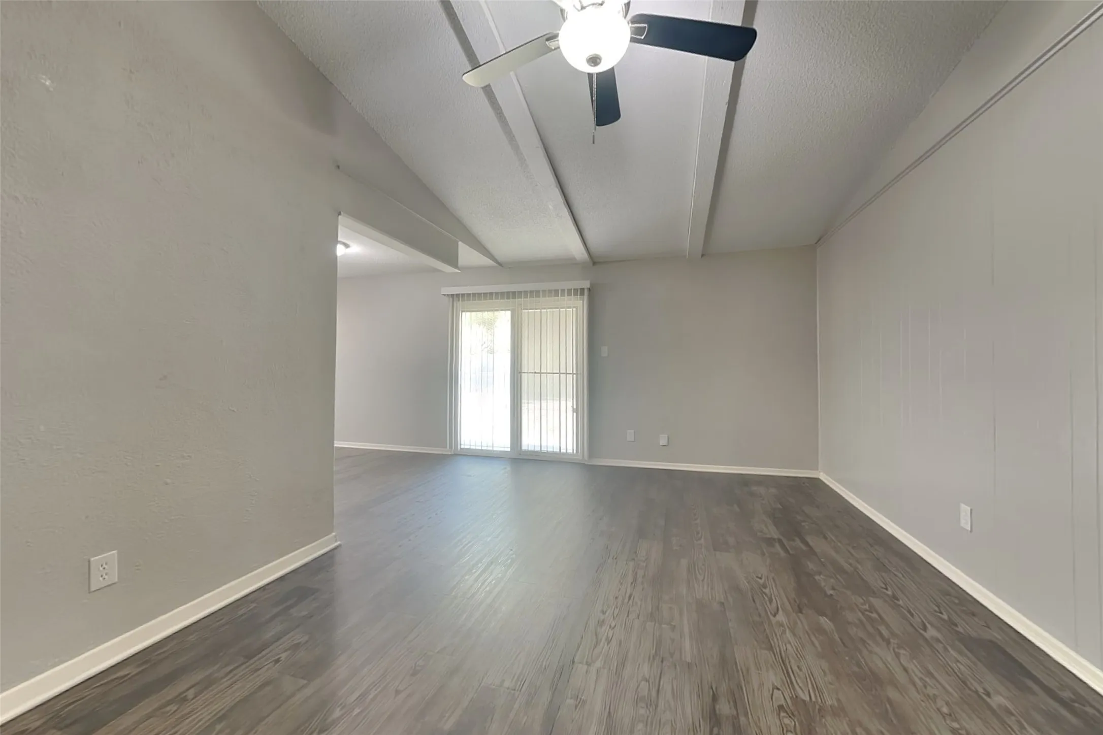Single Family Residence For Rent in Dallas County , 622 W Springdale Lane, Grand Prairie, Texas 75052, 3 Bedroom, 2 Bathroom, 2 Garage spaces, 1,247 Sqft, built in 1969, mls#21367281, Real Estate Agent in Grand Prairie, Homes For Rent in Dallas county, Homes For Rent in Grand Prairie, Realtor in Grand Prairie Texas, Real Estate Brokerage Independent Realty Texas, Luminita Cordes Realtor