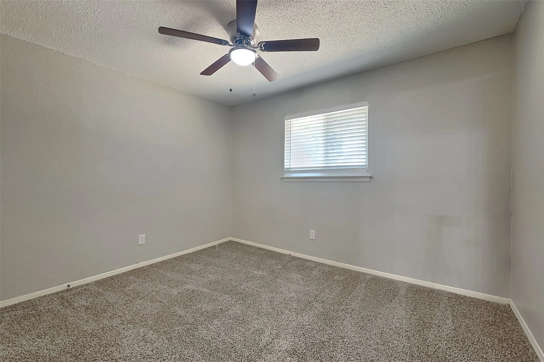 Single Family Residence For Rent in Dallas County , 622 W Springdale Lane, Grand Prairie, Texas 75052, 3 Bedroom, 2 Bathroom, 2 Garage spaces, 1,247 Sqft, built in 1969, mls#21367281, Real Estate Agent in Grand Prairie, Homes For Rent in Dallas county, Homes For Rent in Grand Prairie, Realtor in Grand Prairie Texas, Real Estate Brokerage Independent Realty Texas, Luminita Cordes Realtor