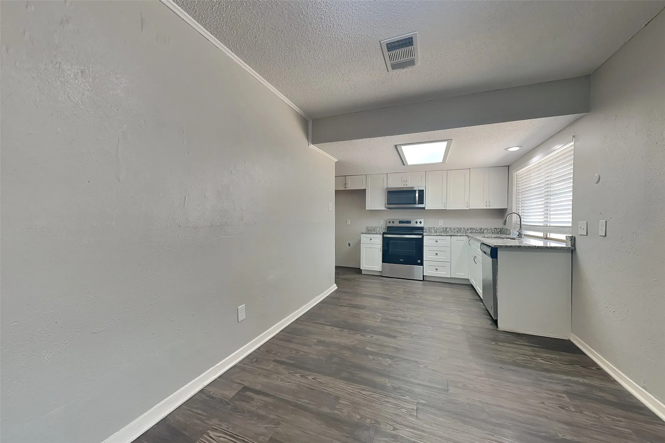 Single Family Residence For Rent in Dallas County , 622 W Springdale Lane, Grand Prairie, Texas 75052, 3 Bedroom, 2 Bathroom, 2 Garage spaces, 1,247 Sqft, built in 1969, mls#21367281, Real Estate Agent in Grand Prairie, Homes For Rent in Dallas county, Homes For Rent in Grand Prairie, Realtor in Grand Prairie Texas, Real Estate Brokerage Independent Realty Texas, Luminita Cordes Realtor