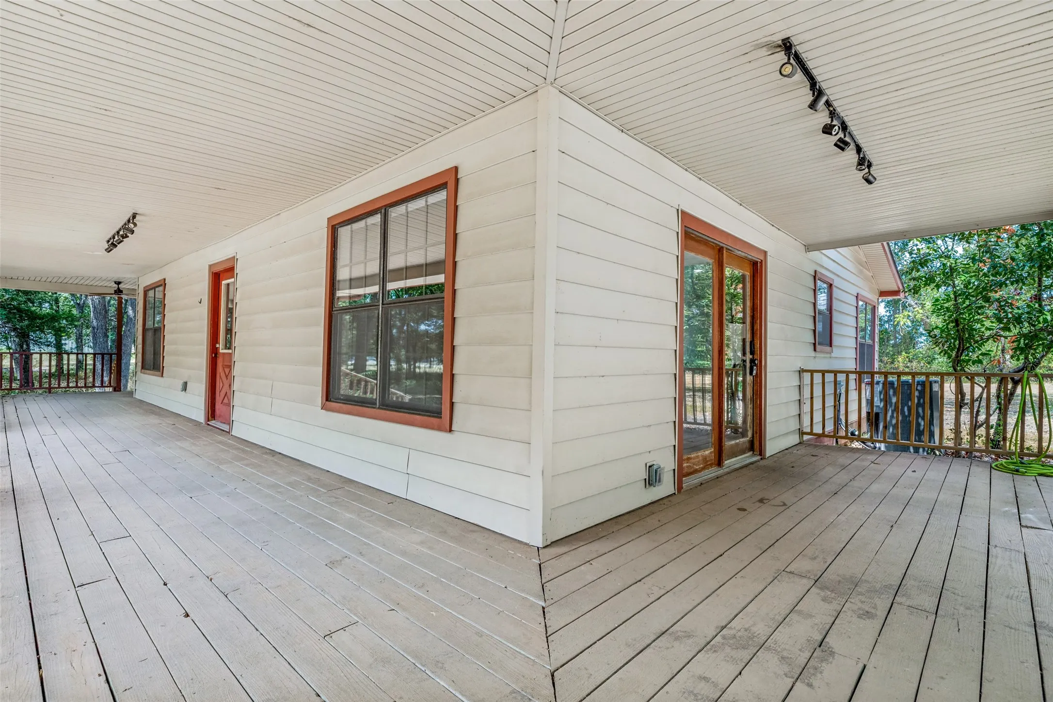 Single Family Residence For Sale in Collin County , 8741 County Road 863, Princeton, Texas 75407, 3 Bedroom, 3 Bathroom, 2 Garage spaces, 1,888 Sqft, built in 1984, mls#21367282, Real Estate Agent in Princeton, Homes For Sale in Collin county, Homes For Sale in Princeton, Realtor in Princeton Texas, Real Estate Brokerage Independent Realty Texas, Luminita Cordes Realtor