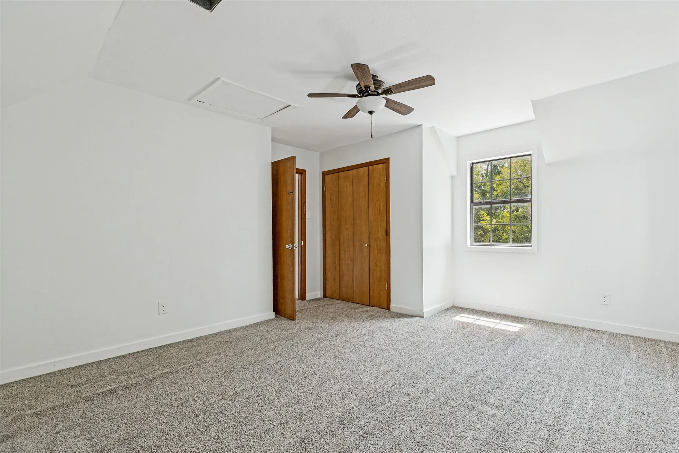 Single Family Residence For Sale in Collin County , 8741 County Road 863, Princeton, Texas 75407, 3 Bedroom, 3 Bathroom, 2 Garage spaces, 1,888 Sqft, built in 1984, mls#21367282, Real Estate Agent in Princeton, Homes For Sale in Collin county, Homes For Sale in Princeton, Realtor in Princeton Texas, Real Estate Brokerage Independent Realty Texas, Luminita Cordes Realtor