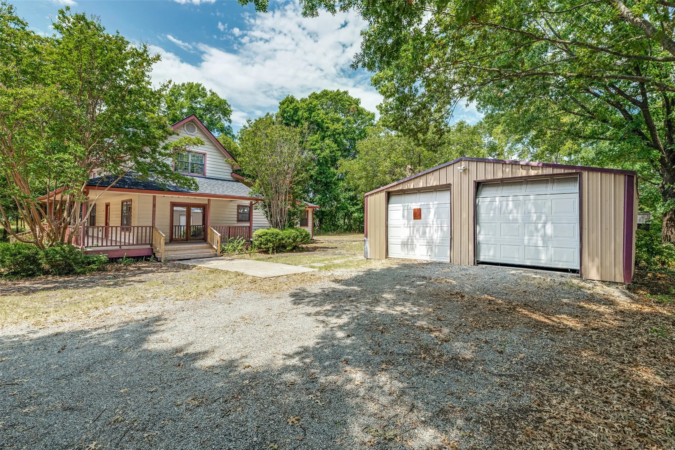 Single Family Residence For Sale in Collin County , 8741 County Road 863, Princeton, Texas 75407, 3 Bedroom, 3 Bathroom, 2 Garage spaces, 1,888 Sqft, built in 1984, mls#21367282, Real Estate Agent in Princeton, Homes For Sale in Collin county, Homes For Sale in Princeton, Realtor in Princeton Texas, Real Estate Brokerage Independent Realty Texas, Luminita Cordes Realtor