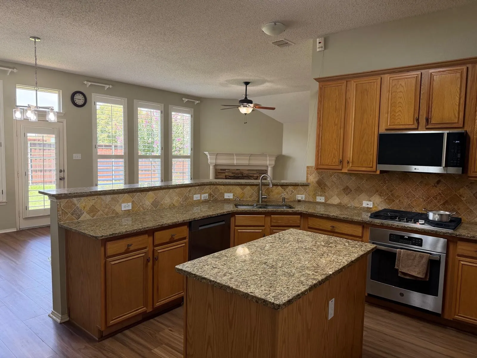 Single Family Residence For Rent in Collin County , 3701 Kimble Drive, Plano, Texas 75025, 4 Bedroom, 2 Bathroom, 2 Garage spaces, 2,315 Sqft, built in 2000, mls#21367283, Real Estate Agent in Plano, Homes For Rent in Collin county, Homes For Rent in Plano, Realtor in Plano Texas, Real Estate Brokerage Independent Realty Texas, Luminita Cordes Realtor