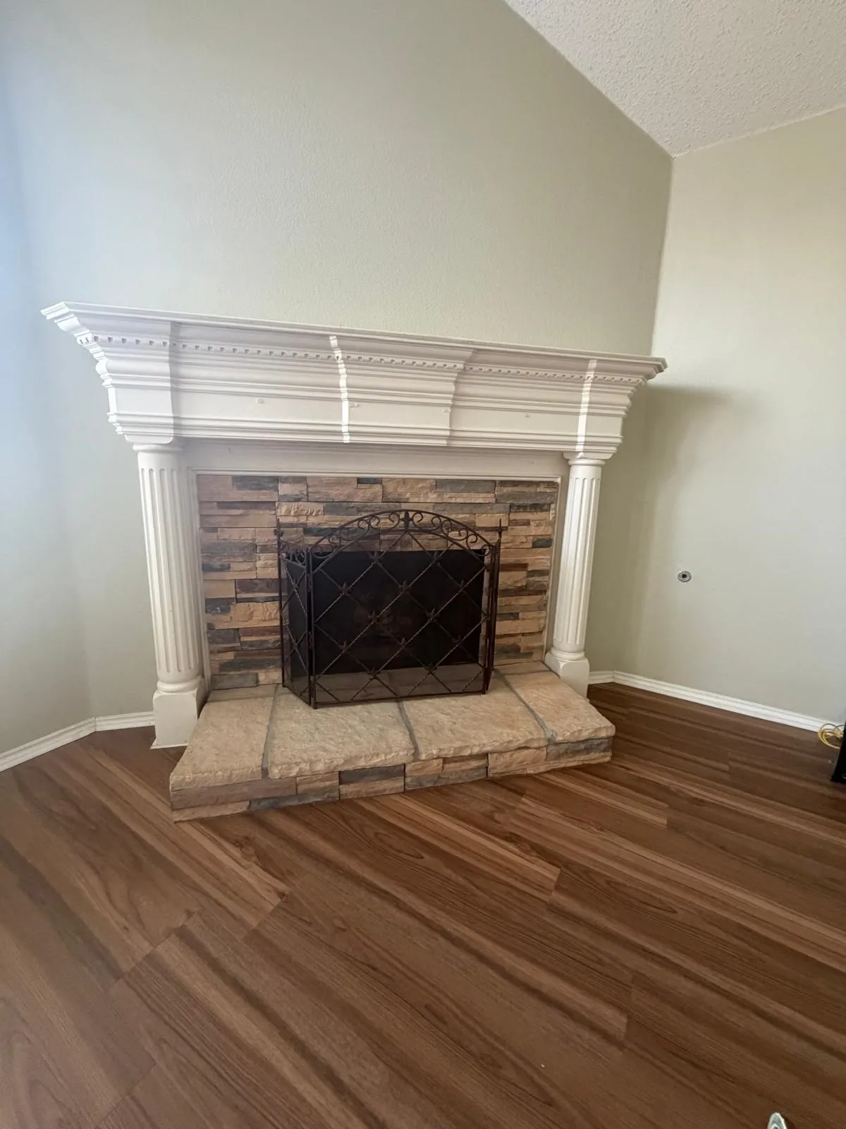 Single Family Residence For Rent in Collin County , 3701 Kimble Drive, Plano, Texas 75025, 4 Bedroom, 2 Bathroom, 2 Garage spaces, 2,315 Sqft, built in 2000, mls#21367283, Real Estate Agent in Plano, Homes For Rent in Collin county, Homes For Rent in Plano, Realtor in Plano Texas, Real Estate Brokerage Independent Realty Texas, Luminita Cordes Realtor