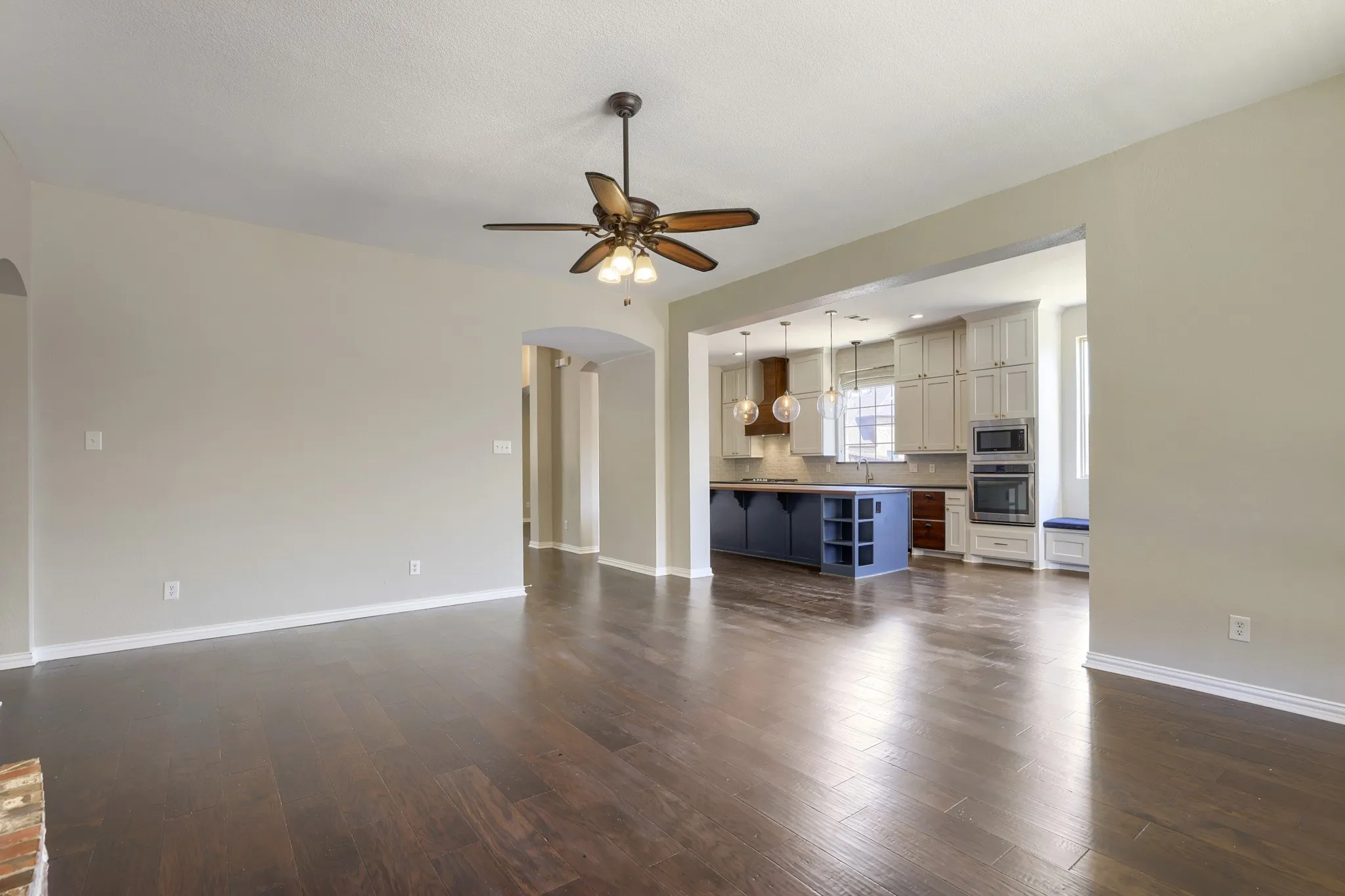 Single Family Residence For Sale in Tarrant County , 6919 Navigation Drive, Grand Prairie, Texas 75054, 5 Bedroom, 2 Bathroom, 2 Garage spaces, 3,288 Sqft, built in 2005, mls#21363943, Real Estate Agent in Grand Prairie, Homes For Sale in Tarrant county, Homes For Sale in Grand Prairie, Realtor in Grand Prairie Texas, Real Estate Brokerage Independent Realty Texas, Luminita Cordes Realtor