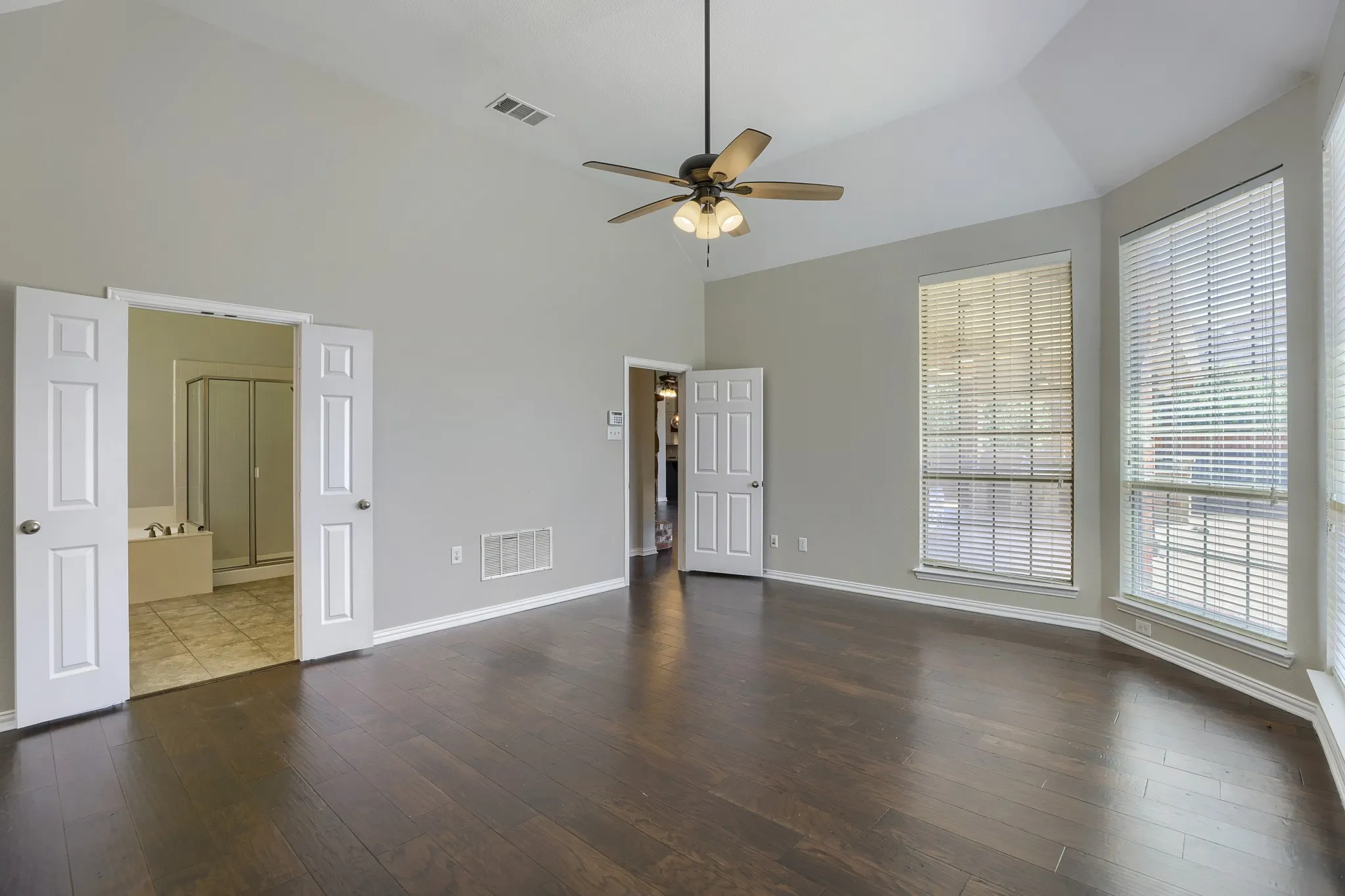 Single Family Residence For Sale in Tarrant County , 6919 Navigation Drive, Grand Prairie, Texas 75054, 5 Bedroom, 2 Bathroom, 2 Garage spaces, 3,288 Sqft, built in 2005, mls#21363943, Real Estate Agent in Grand Prairie, Homes For Sale in Tarrant county, Homes For Sale in Grand Prairie, Realtor in Grand Prairie Texas, Real Estate Brokerage Independent Realty Texas, Luminita Cordes Realtor