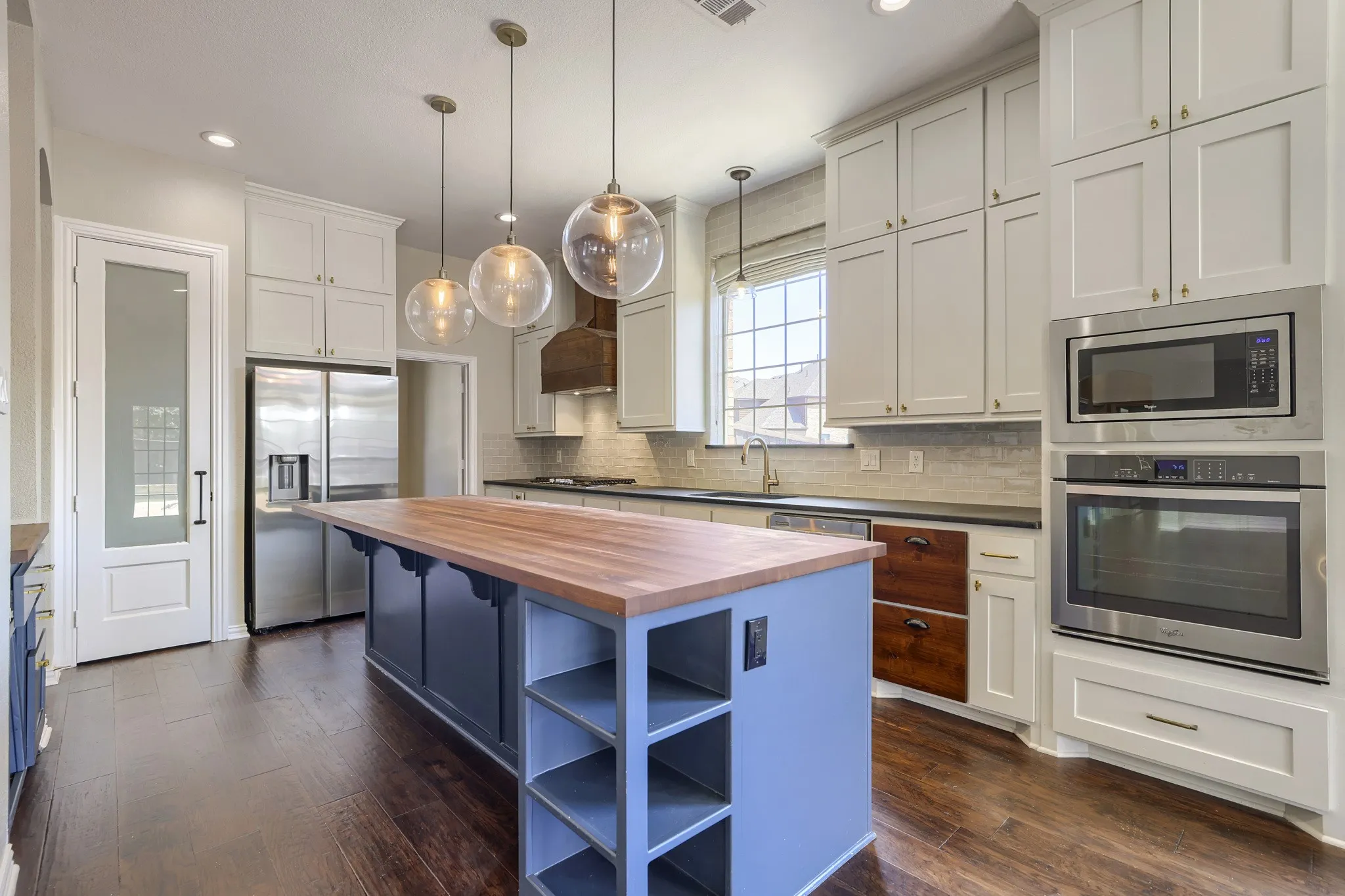 Single Family Residence For Sale in Tarrant County , 6919 Navigation Drive, Grand Prairie, Texas 75054, 5 Bedroom, 2 Bathroom, 2 Garage spaces, 3,288 Sqft, built in 2005, mls#21363943, Real Estate Agent in Grand Prairie, Homes For Sale in Tarrant county, Homes For Sale in Grand Prairie, Realtor in Grand Prairie Texas, Real Estate Brokerage Independent Realty Texas, Luminita Cordes Realtor