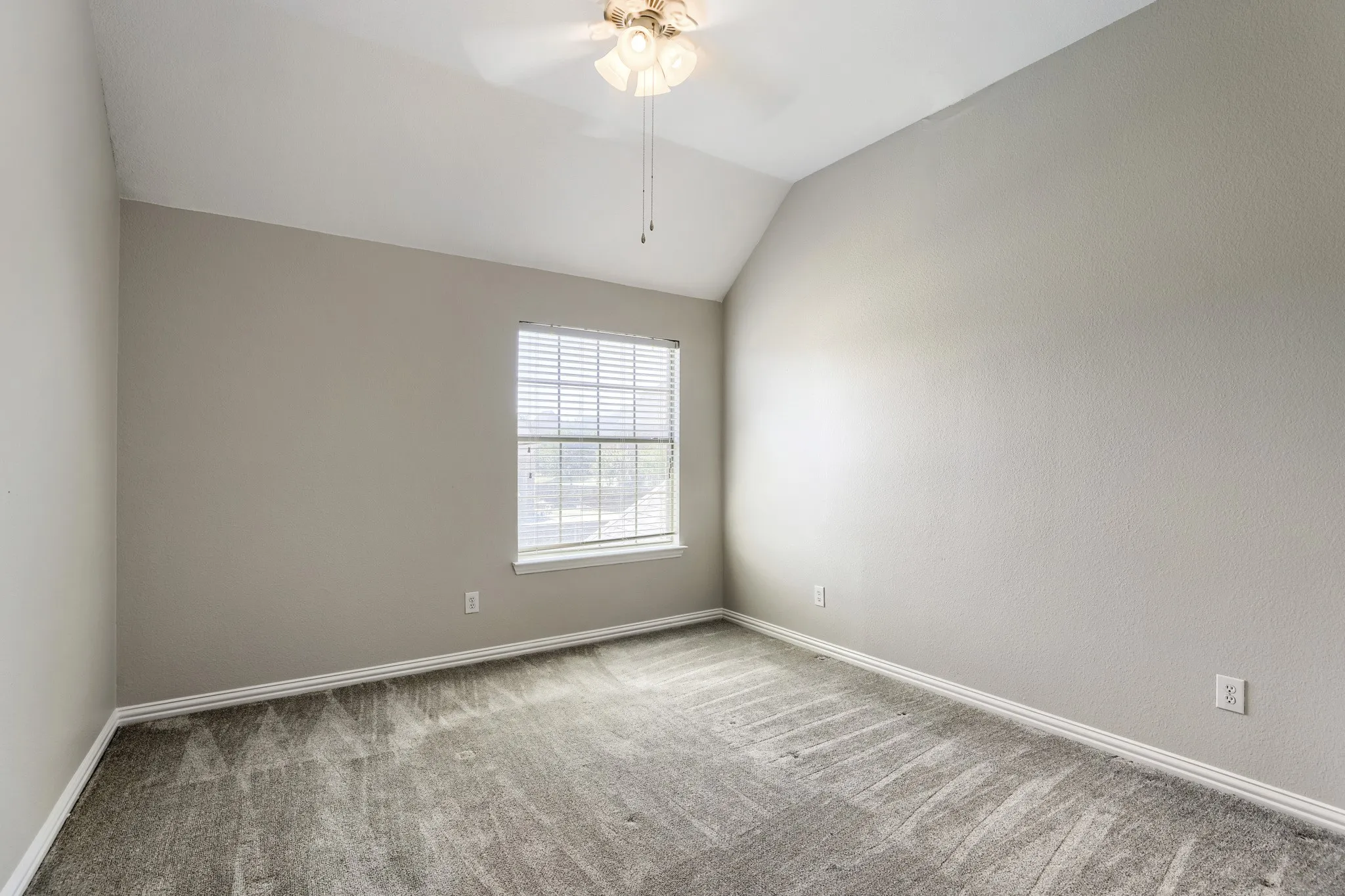 Single Family Residence For Sale in Tarrant County , 6919 Navigation Drive, Grand Prairie, Texas 75054, 5 Bedroom, 2 Bathroom, 2 Garage spaces, 3,288 Sqft, built in 2005, mls#21363943, Real Estate Agent in Grand Prairie, Homes For Sale in Tarrant county, Homes For Sale in Grand Prairie, Realtor in Grand Prairie Texas, Real Estate Brokerage Independent Realty Texas, Luminita Cordes Realtor