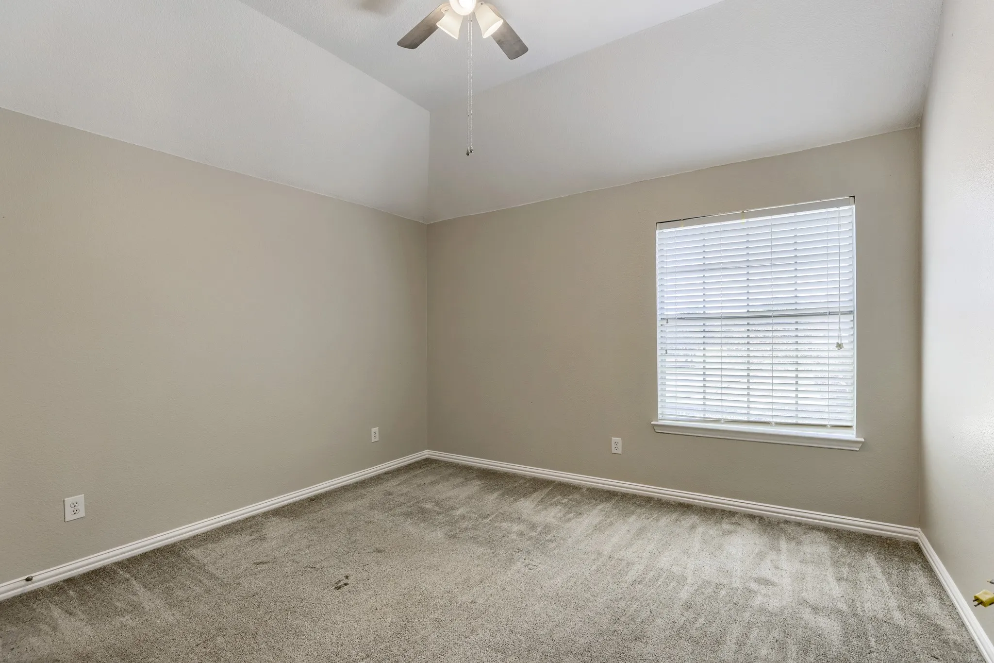 Single Family Residence For Sale in Tarrant County , 6919 Navigation Drive, Grand Prairie, Texas 75054, 5 Bedroom, 2 Bathroom, 2 Garage spaces, 3,288 Sqft, built in 2005, mls#21363943, Real Estate Agent in Grand Prairie, Homes For Sale in Tarrant county, Homes For Sale in Grand Prairie, Realtor in Grand Prairie Texas, Real Estate Brokerage Independent Realty Texas, Luminita Cordes Realtor