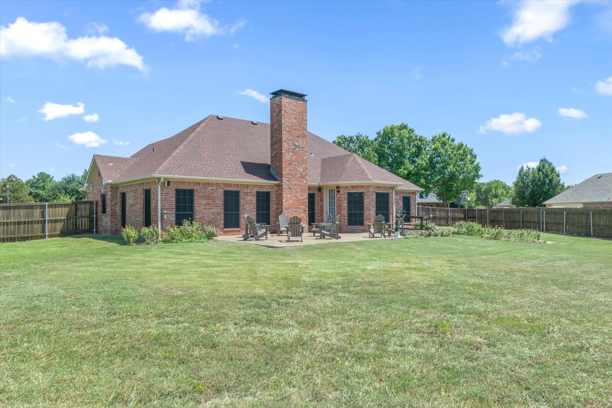 Single Family Residence For Sale in Van Zandt County , 117 Lake Meadow Boulevard, Canton, Texas 75103, 4 Bedroom, 4 Bathroom, 2 Garage spaces, 3,107 Sqft, built in 2001, mls#21365995, Real Estate Agent in Canton, Homes For Sale in Van Zandt county, Homes For Sale in Canton, Realtor in Canton Texas, Real Estate Brokerage Independent Realty Texas, Luminita Cordes Realtor