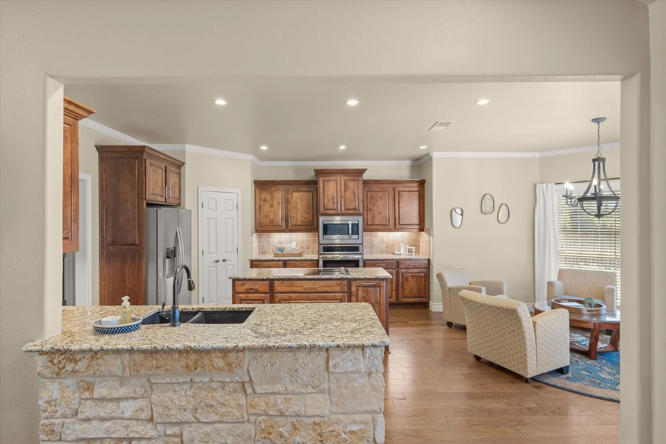 Single Family Residence For Sale in Van Zandt County , 117 Lake Meadow Boulevard, Canton, Texas 75103, 4 Bedroom, 4 Bathroom, 2 Garage spaces, 3,107 Sqft, built in 2001, mls#21365995, Real Estate Agent in Canton, Homes For Sale in Van Zandt county, Homes For Sale in Canton, Realtor in Canton Texas, Real Estate Brokerage Independent Realty Texas, Luminita Cordes Realtor