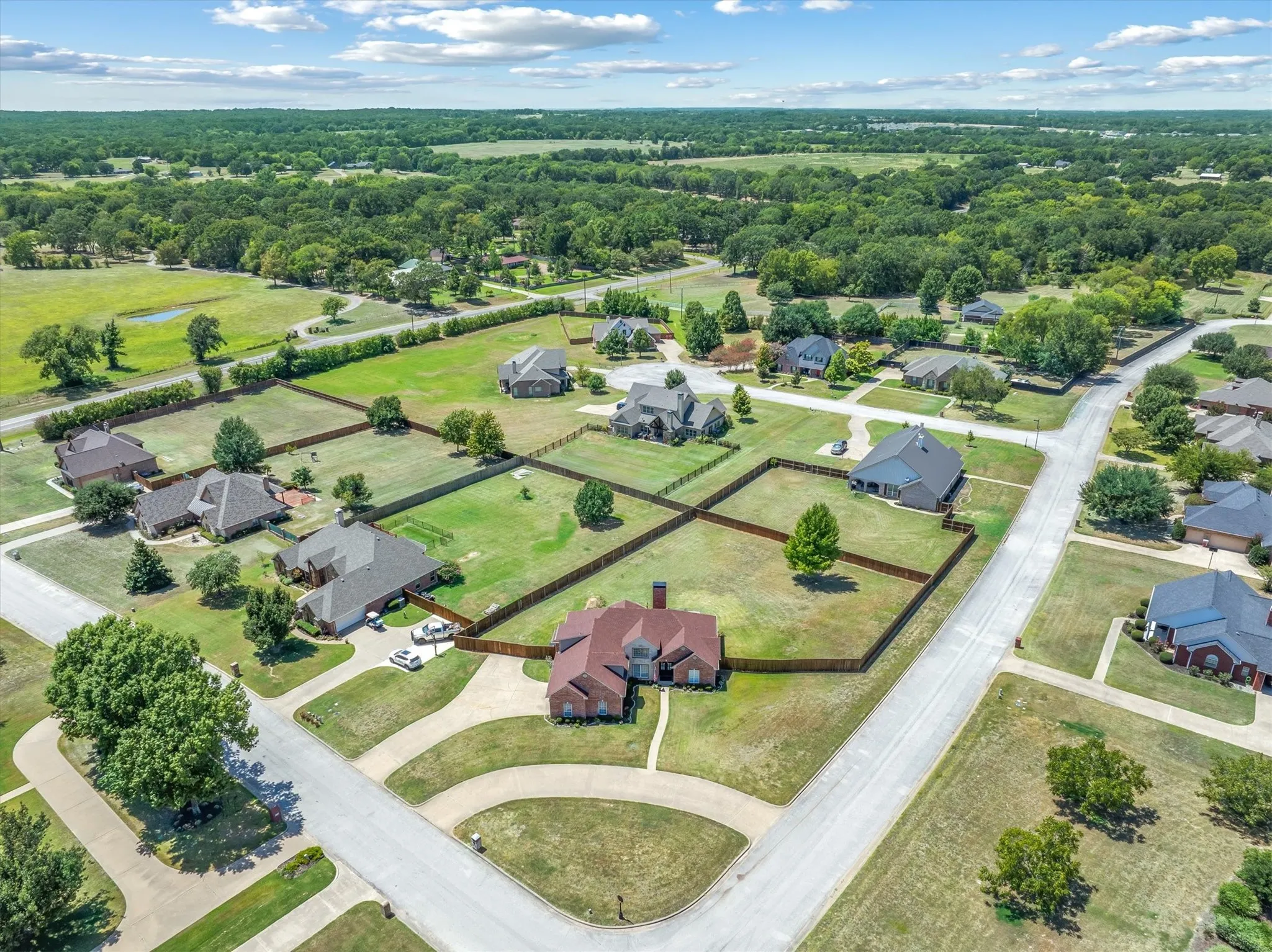Single Family Residence For Sale in Van Zandt County , 117 Lake Meadow Boulevard, Canton, Texas 75103, 4 Bedroom, 4 Bathroom, 2 Garage spaces, 3,107 Sqft, built in 2001, mls#21365995, Real Estate Agent in Canton, Homes For Sale in Van Zandt county, Homes For Sale in Canton, Realtor in Canton Texas, Real Estate Brokerage Independent Realty Texas, Luminita Cordes Realtor