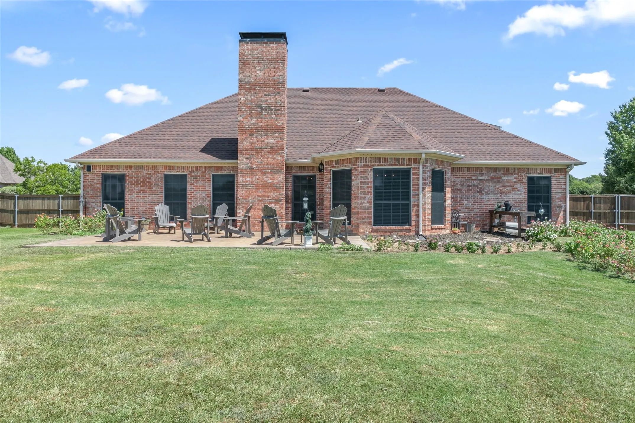 Single Family Residence For Sale in Van Zandt County , 117 Lake Meadow Boulevard, Canton, Texas 75103, 4 Bedroom, 4 Bathroom, 2 Garage spaces, 3,107 Sqft, built in 2001, mls#21365995, Real Estate Agent in Canton, Homes For Sale in Van Zandt county, Homes For Sale in Canton, Realtor in Canton Texas, Real Estate Brokerage Independent Realty Texas, Luminita Cordes Realtor